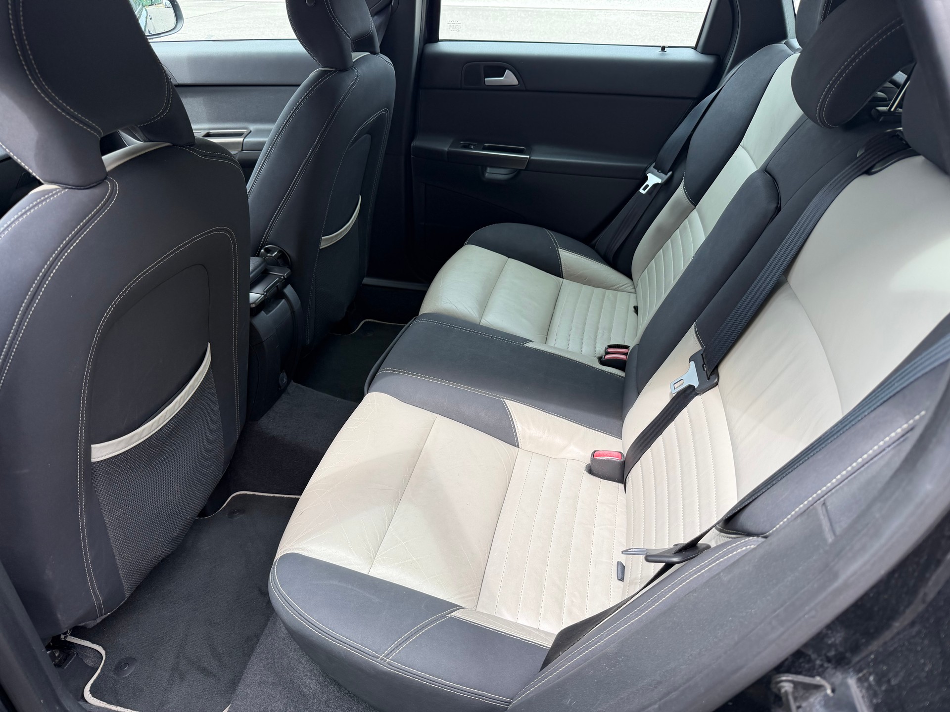 VOLVO V50 T5 Summum Geartronic R-Design-image-12