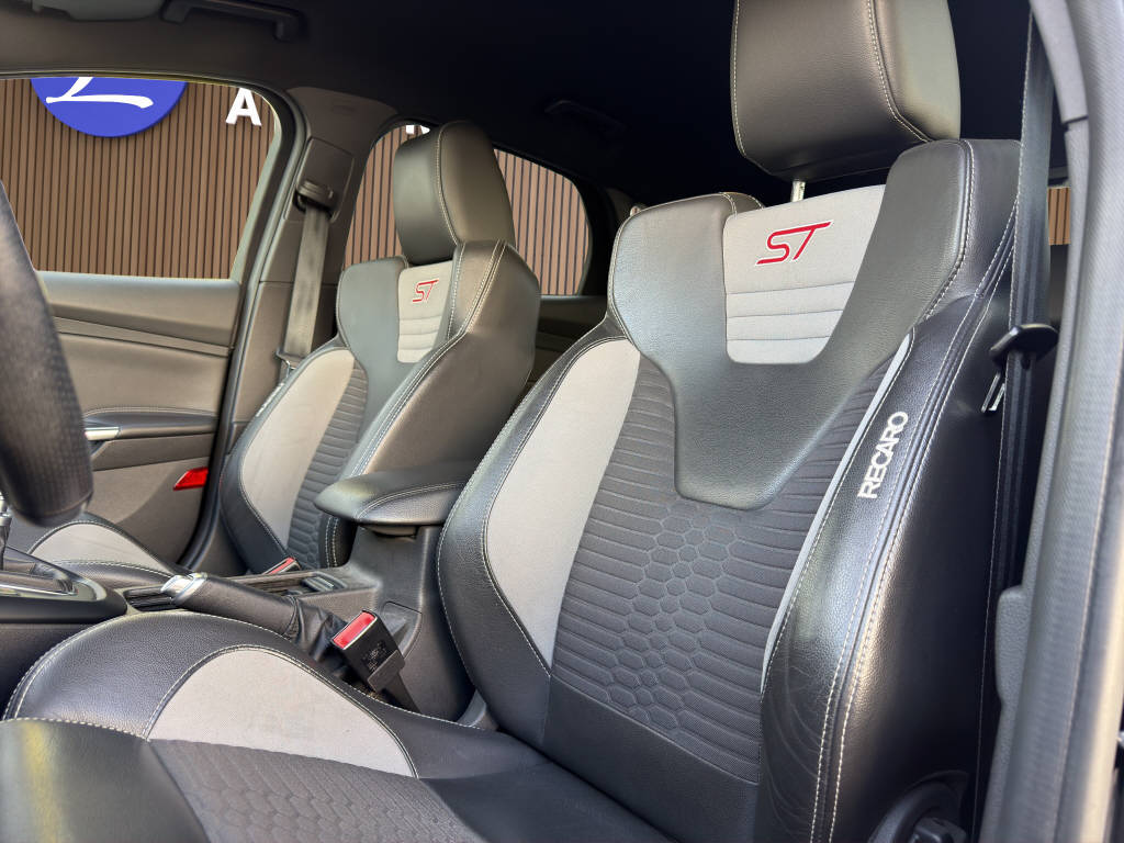 FORD Focus 2.0i EcoB SCTi ST-2-image-12