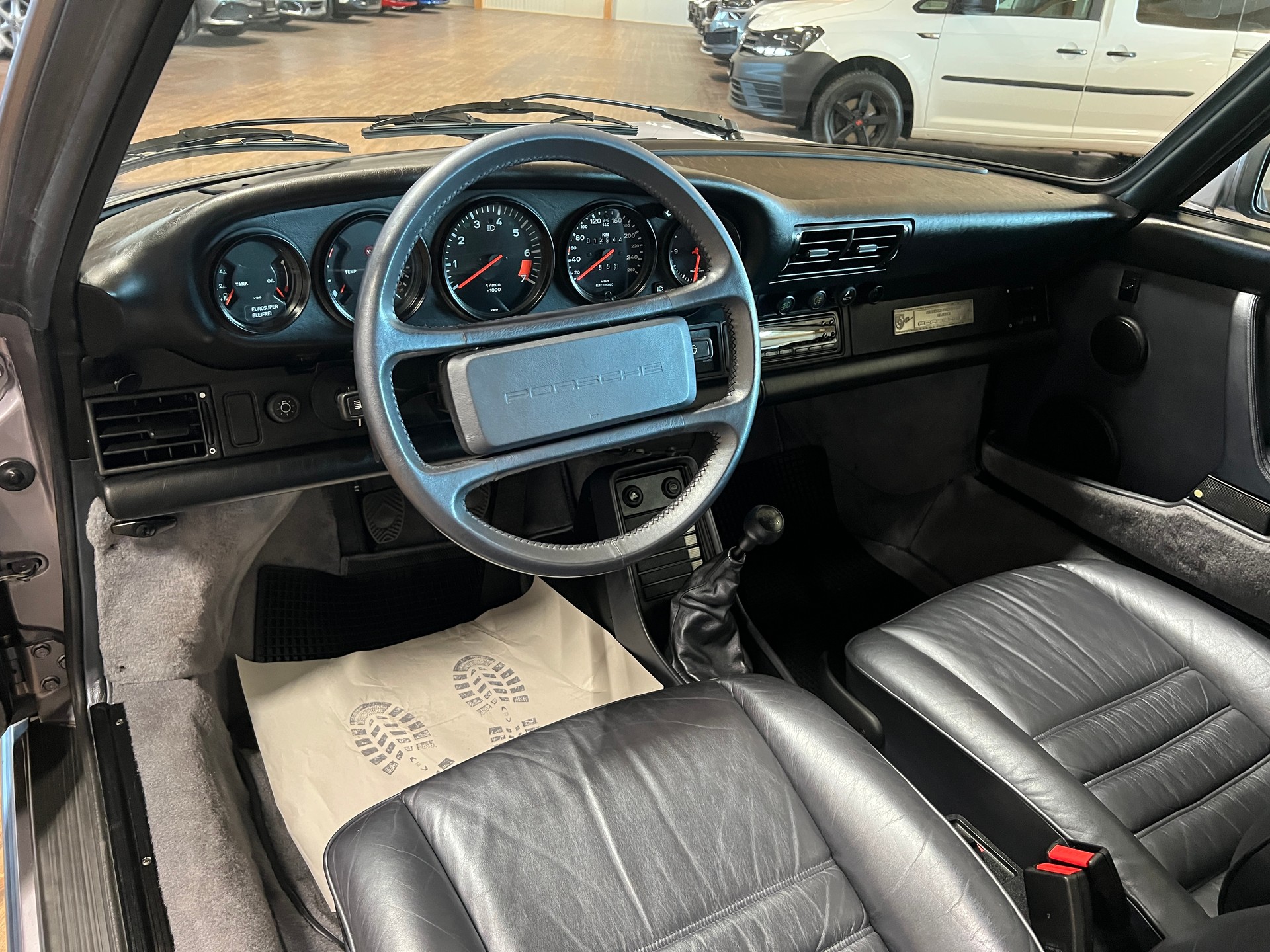 PORSCHE 911 Carrera Jubilee Edition-image-11