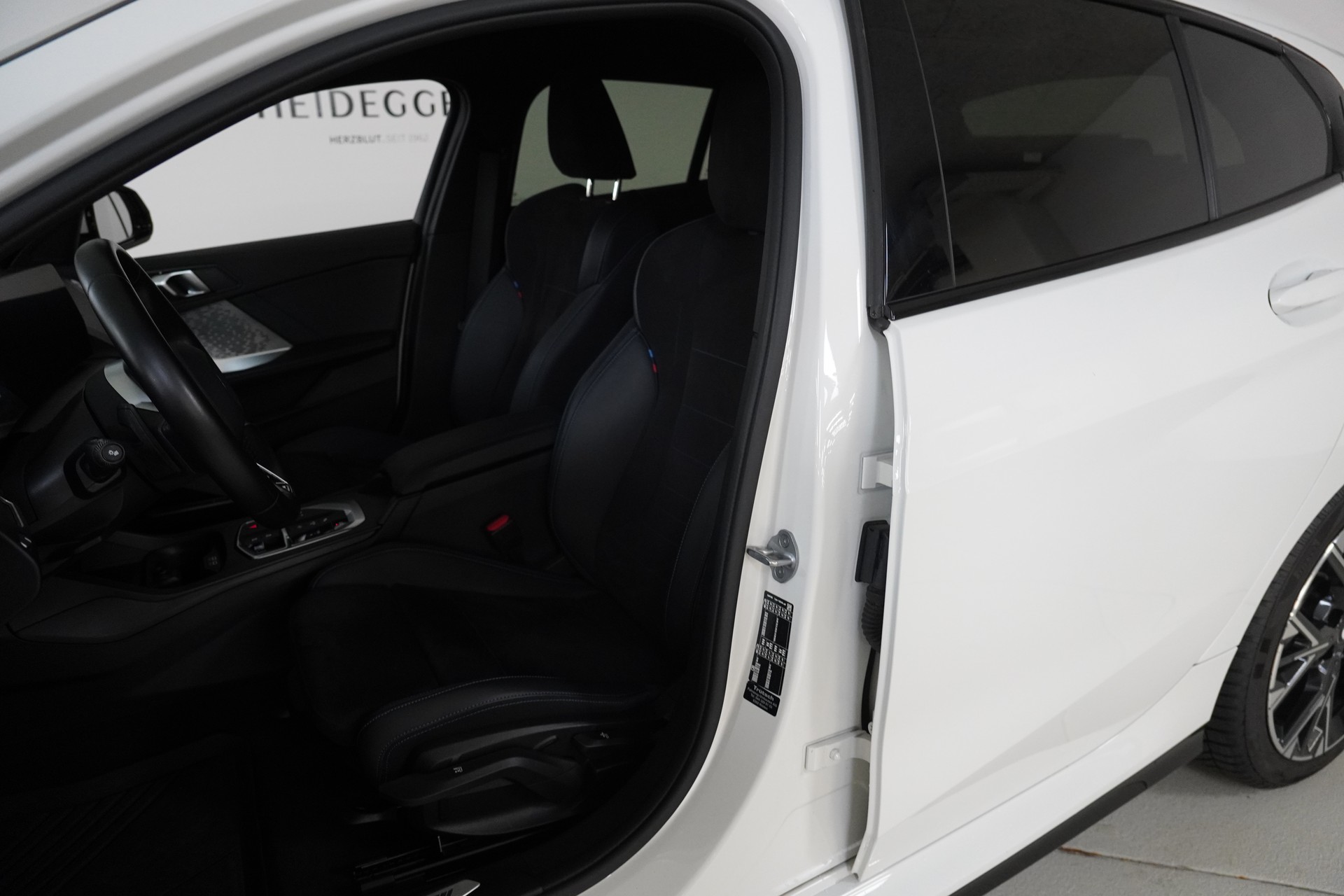 BMW 120d M Sport Steptronic-image-11
