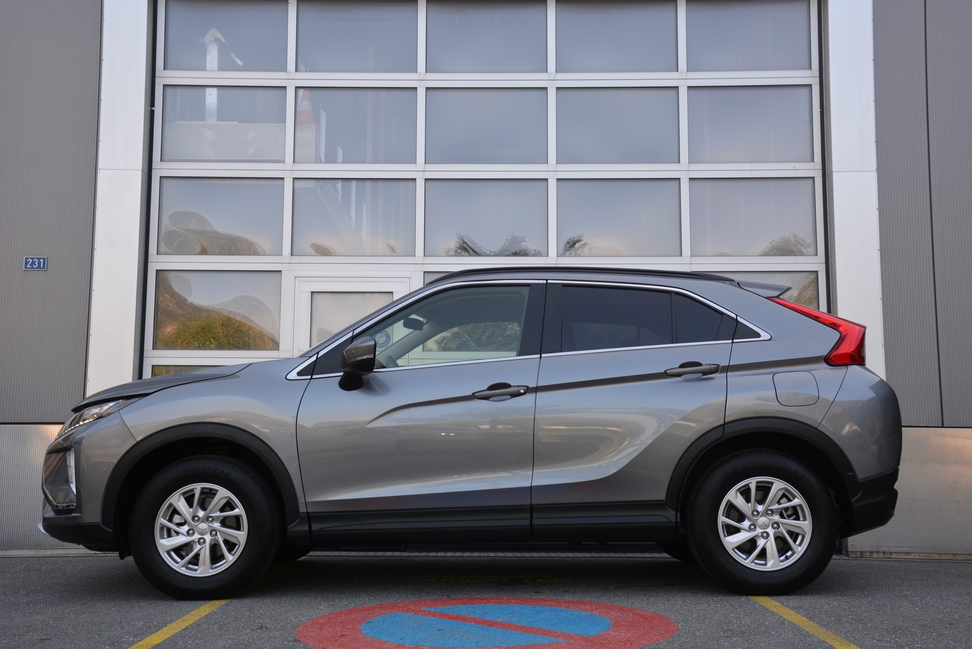 MITSUBISHI Eclipse Cross 1.5 T-Mivec Value 4WD CVT-image-3