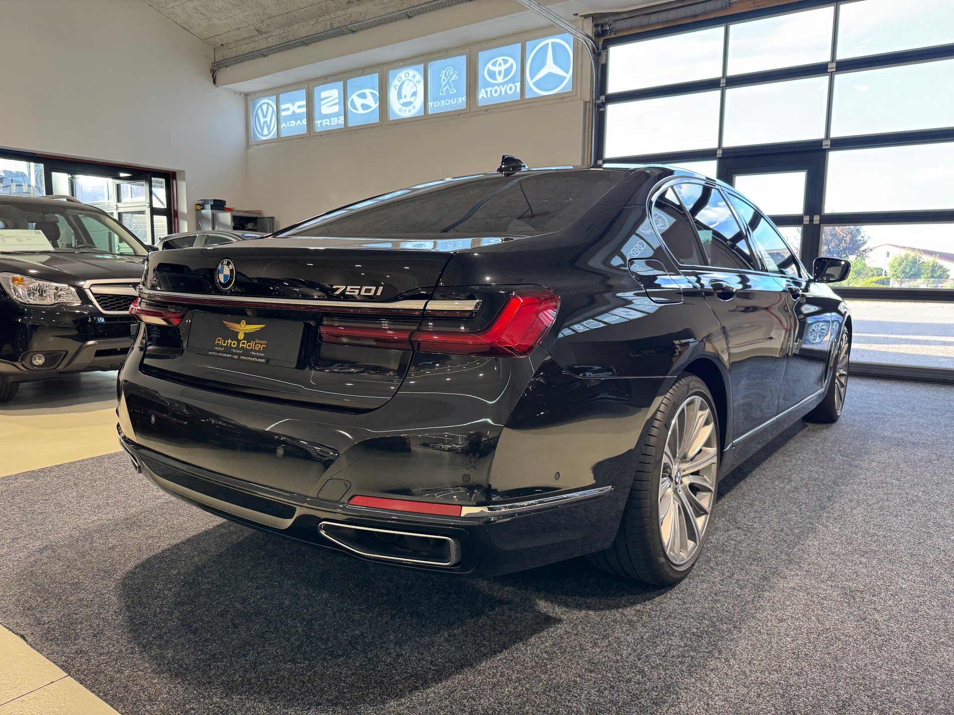 BMW 750i xDrive Steptronic-image-7