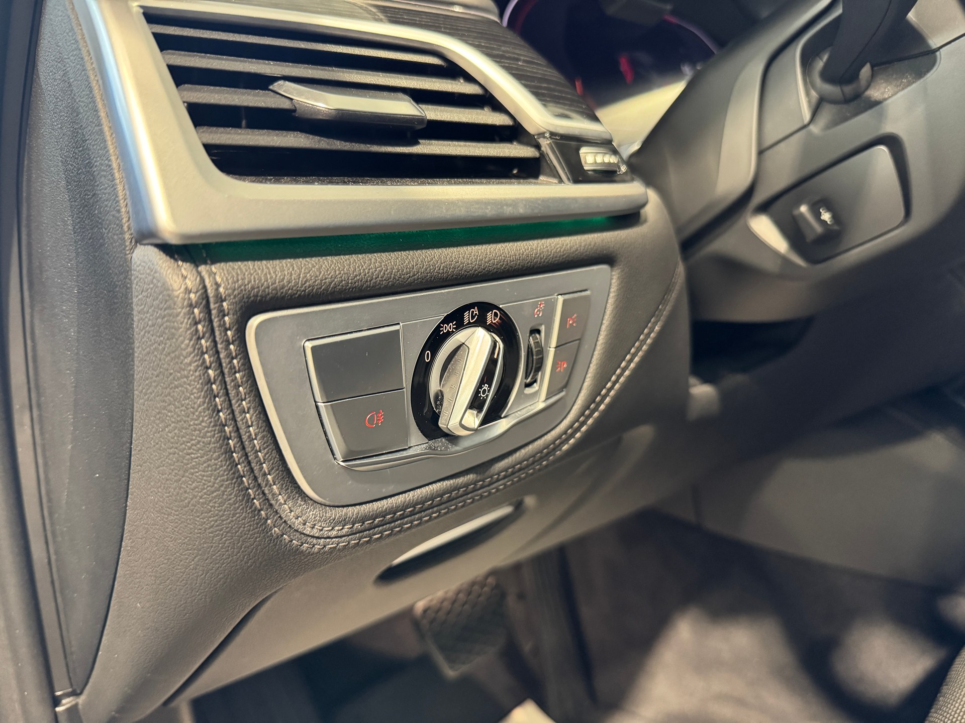 BMW 750i xDrive Steptronic-image-16