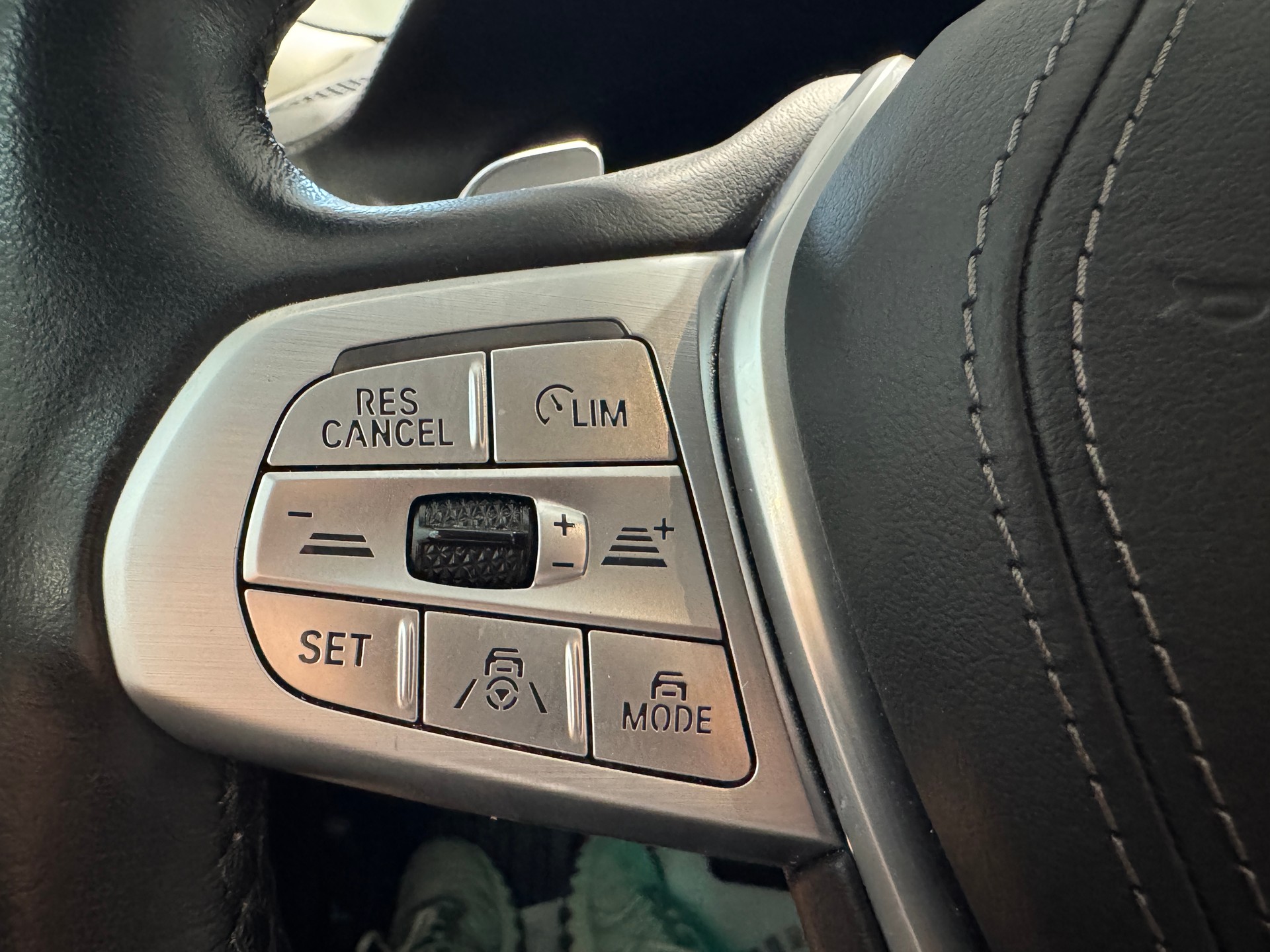 BMW 750i xDrive Steptronic-image-22