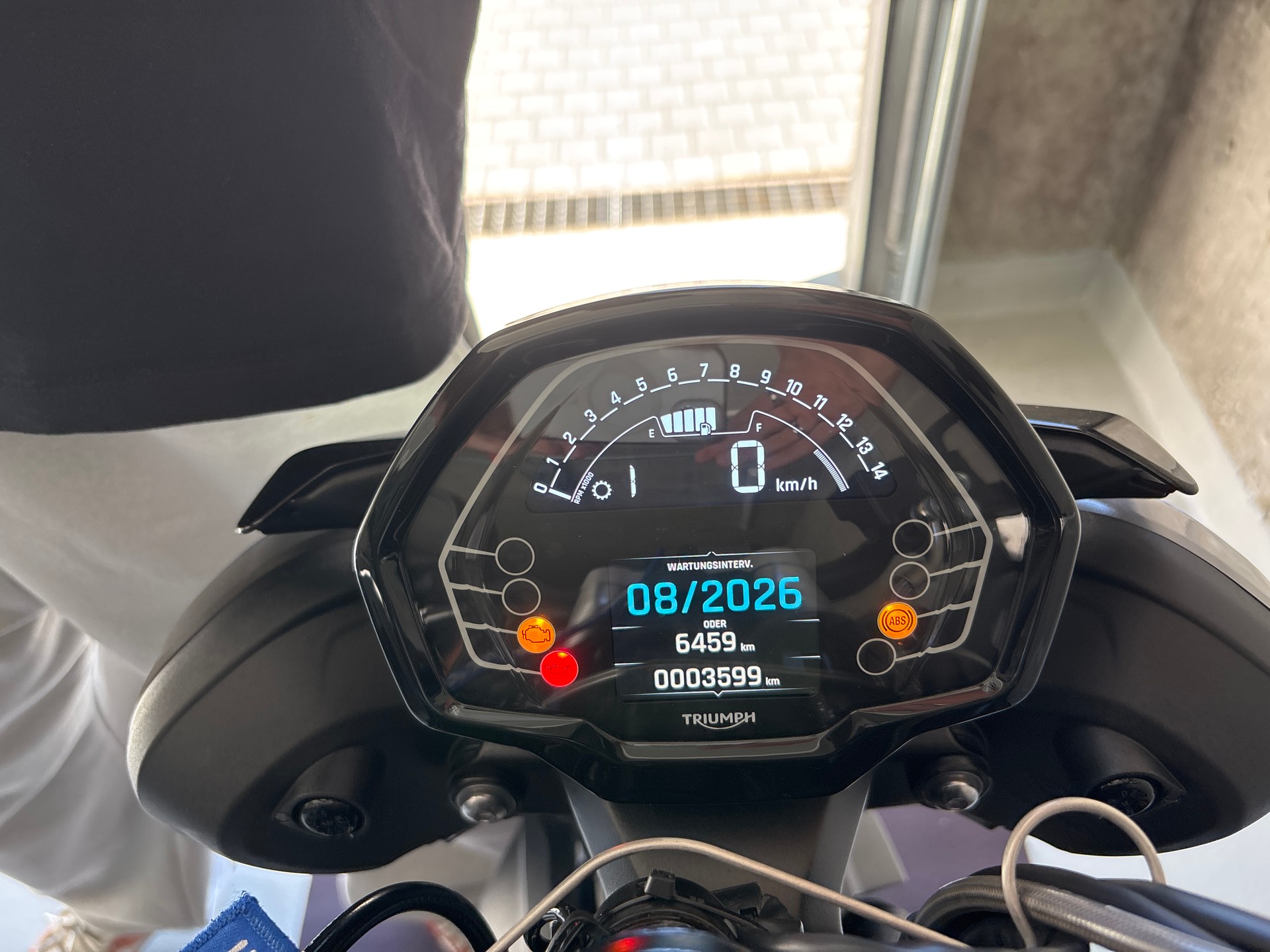 TRIUMPH R-image-2