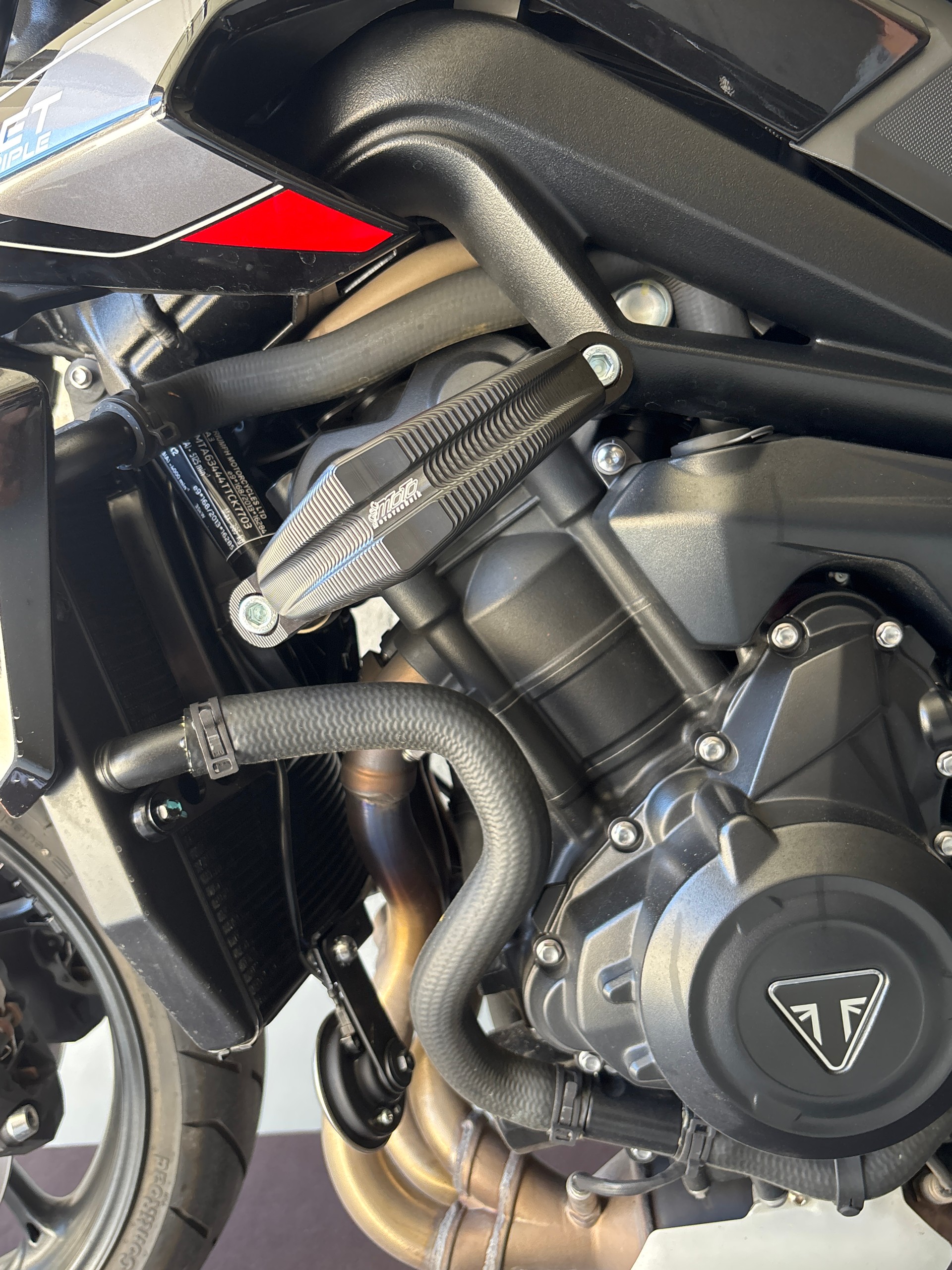 TRIUMPH R-image-3