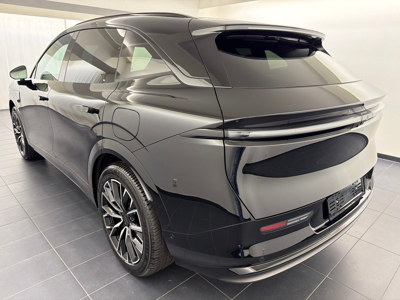 ZEEKR 7X 100kWh Long Range RWD-showroom-element-1