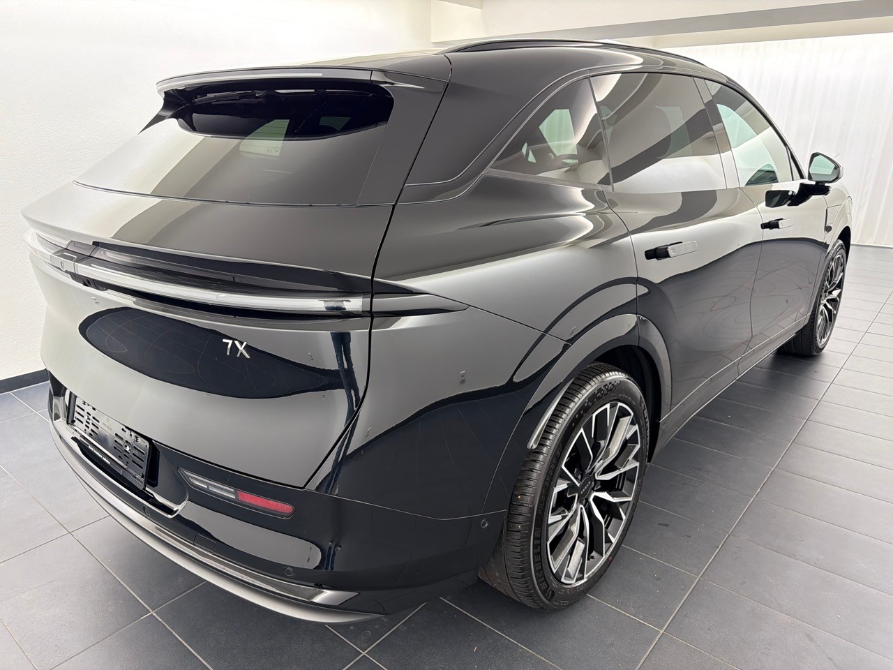 ZEEKR 7X 100kWh Long Range RWD-showroom-element-2
