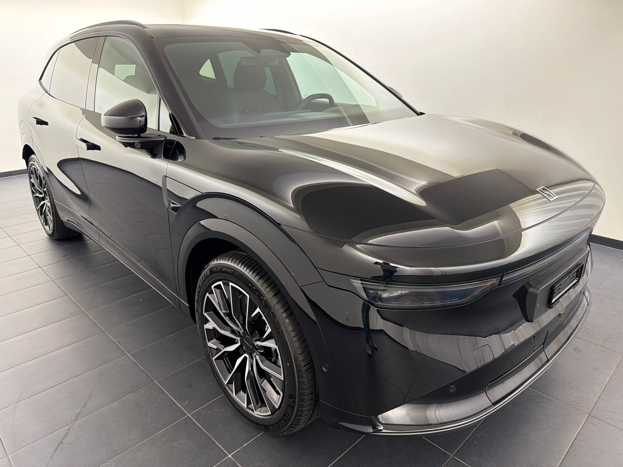 ZEEKR 7X 100kWh Long Range RWD-showroom-element-3
