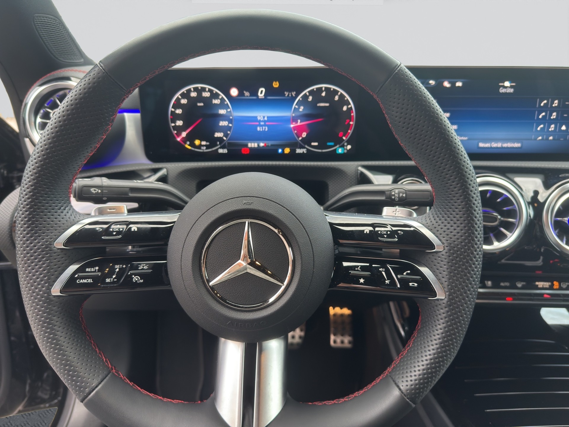 MERCEDES-BENZ CLA 200 7G-DCT AMG Line Night-image-11