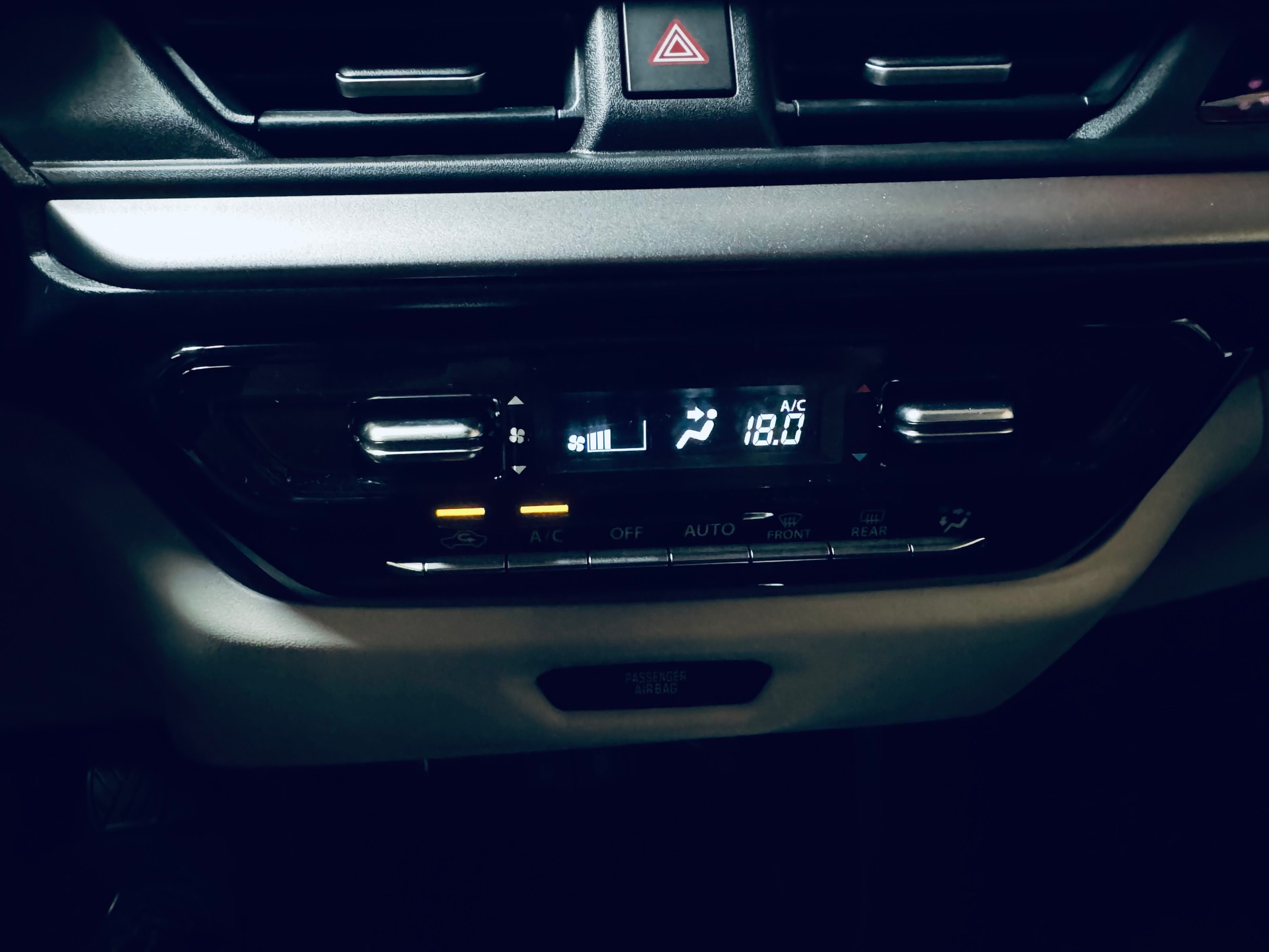 SUZUKI Swift 1.2 Compact Top Hybrid-image-22