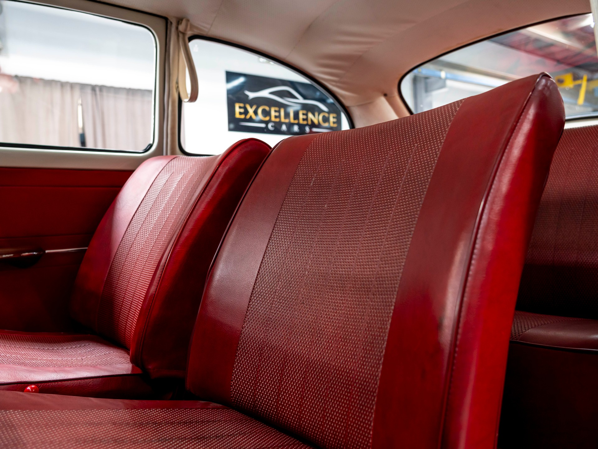 VW Coccinelle 11-1300-image-13