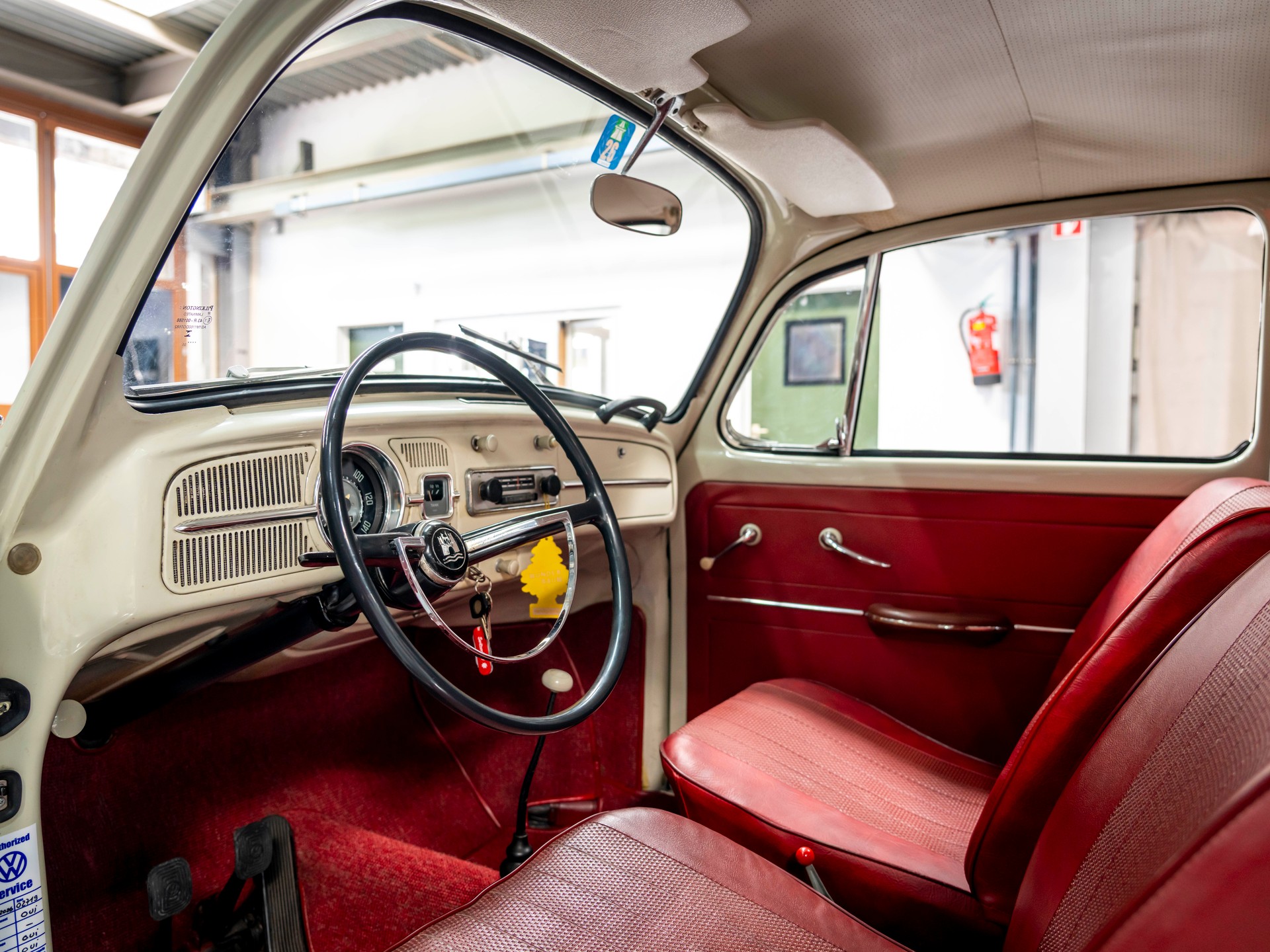 VW Coccinelle 11-1300-image-12