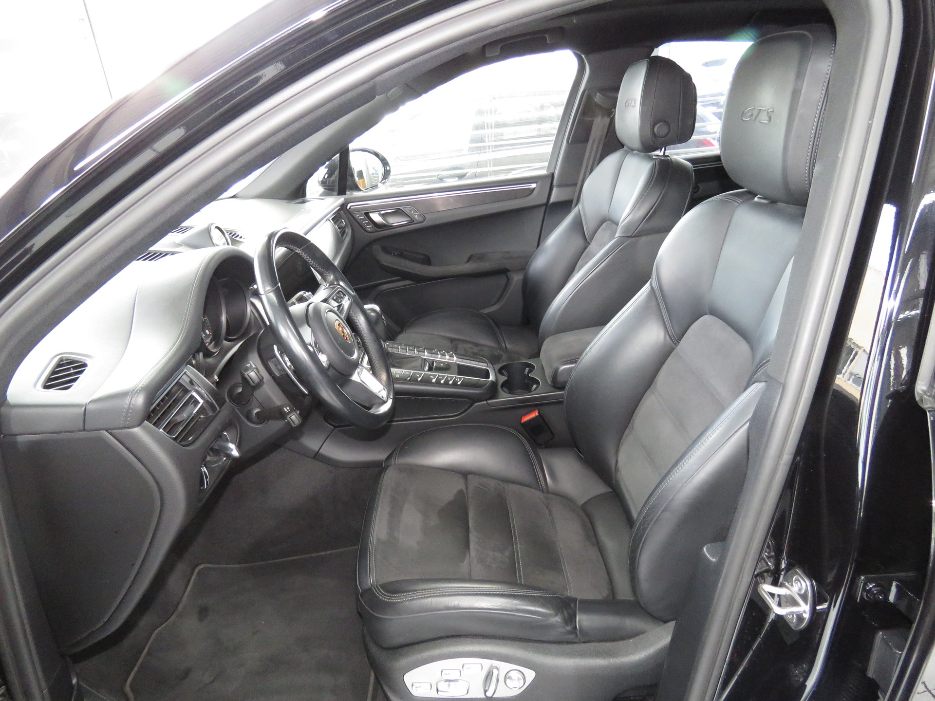 PORSCHE Macan GTS PDK (Automat)-image-7