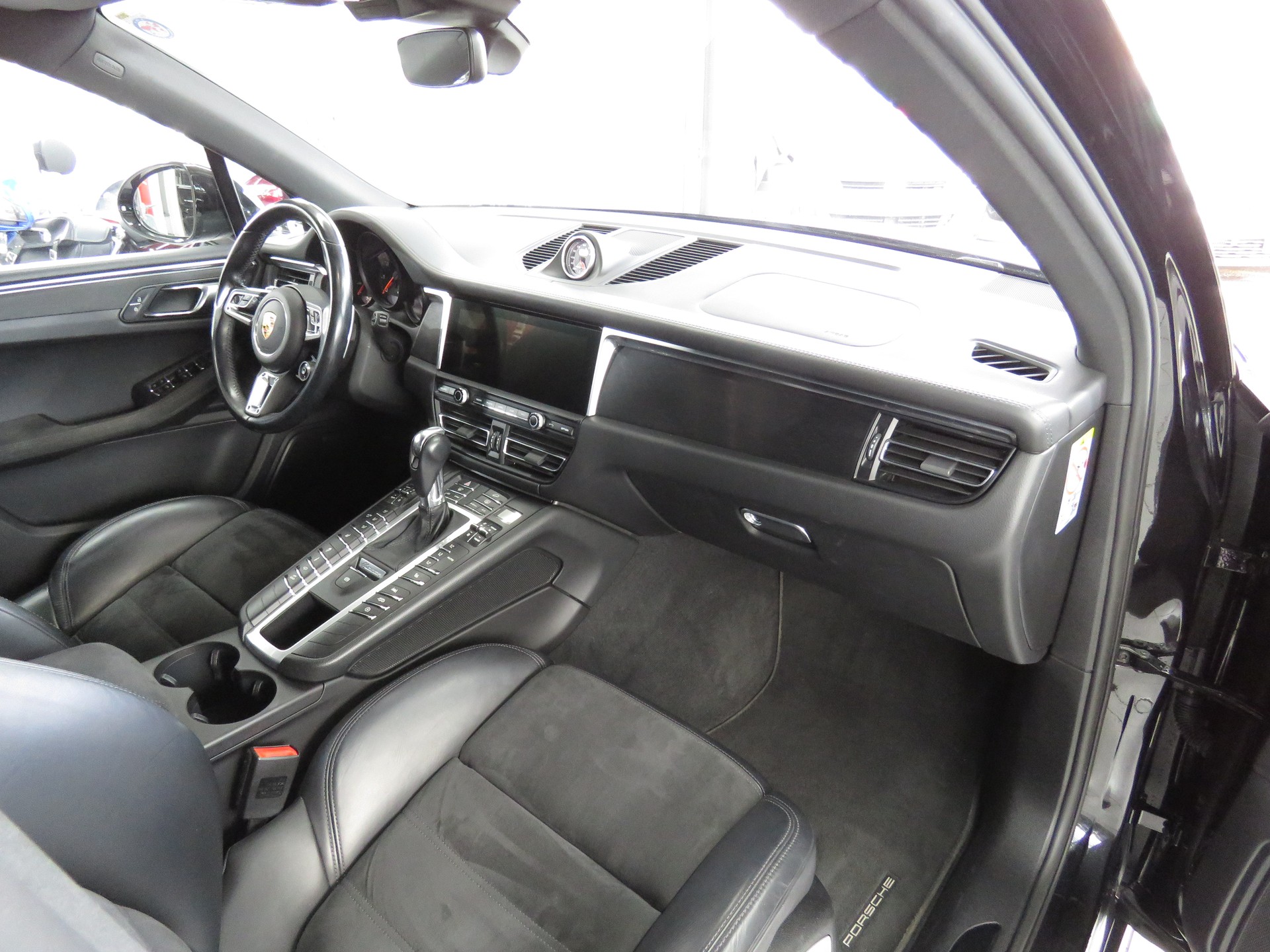 PORSCHE Macan GTS PDK (Automat)-image-10