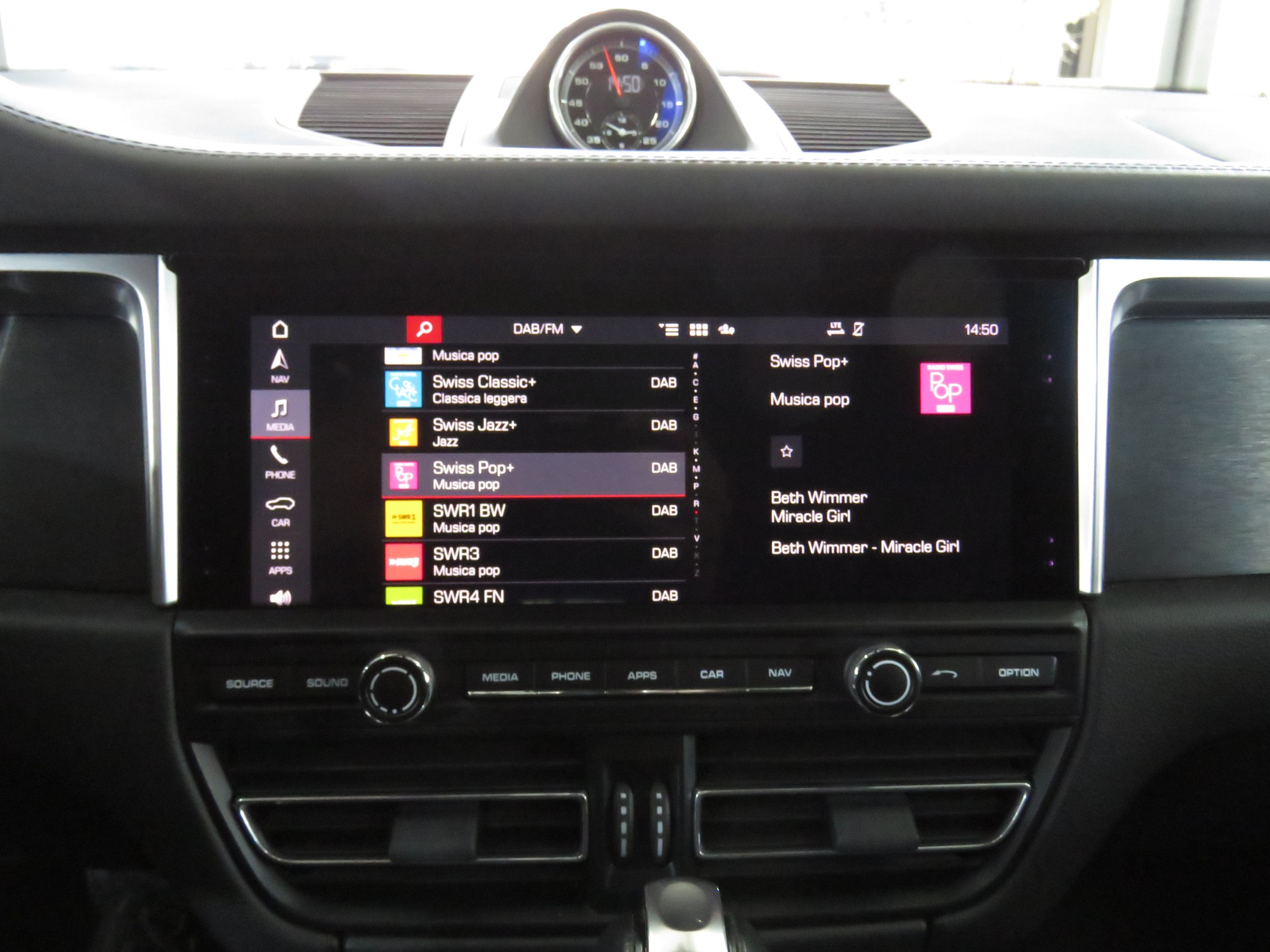 PORSCHE Macan GTS PDK (Automat)-image-22