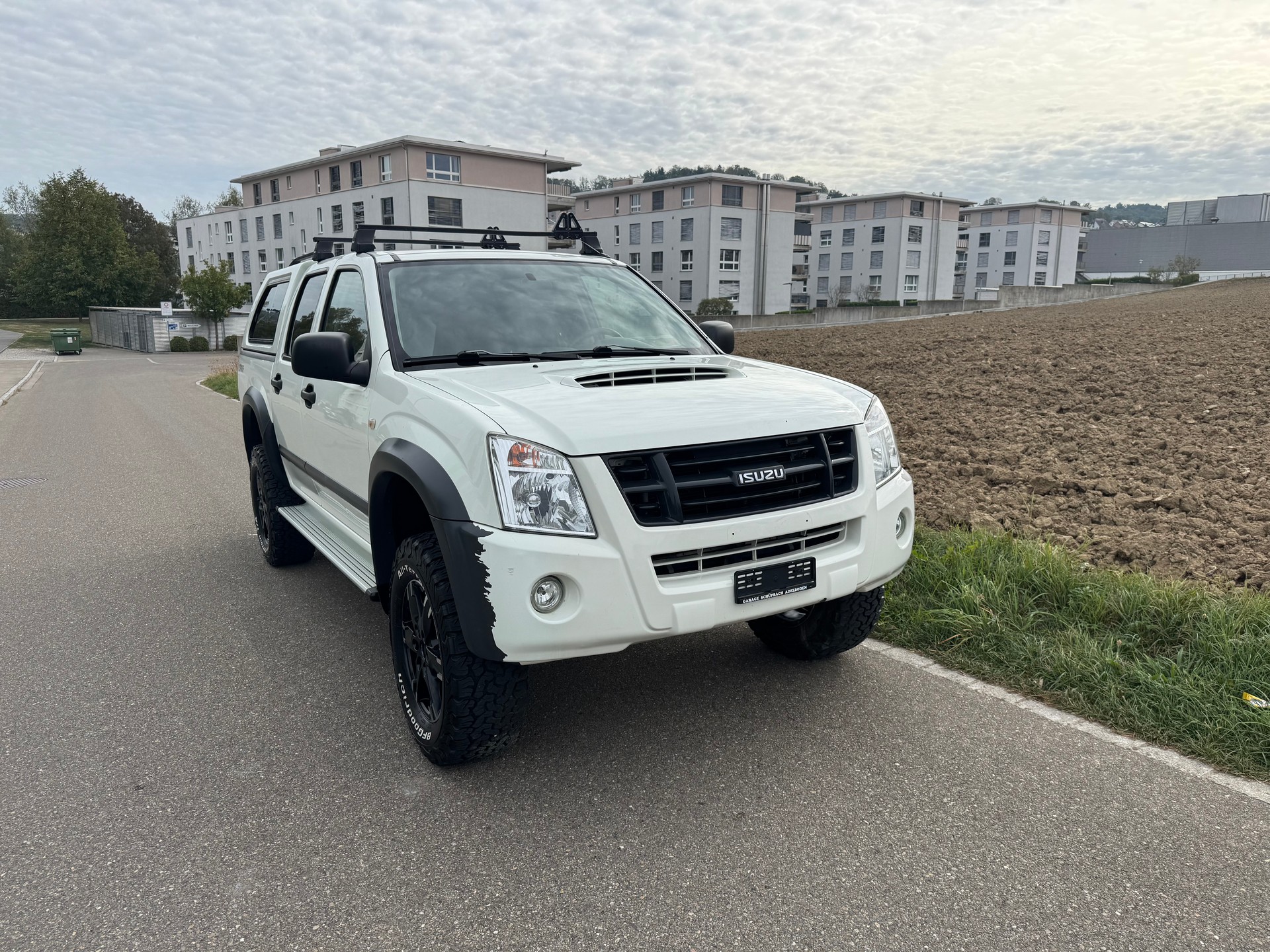 ISUZU D-MAX CrewCab L 3.0 4x4 Country Spezial-image-1
