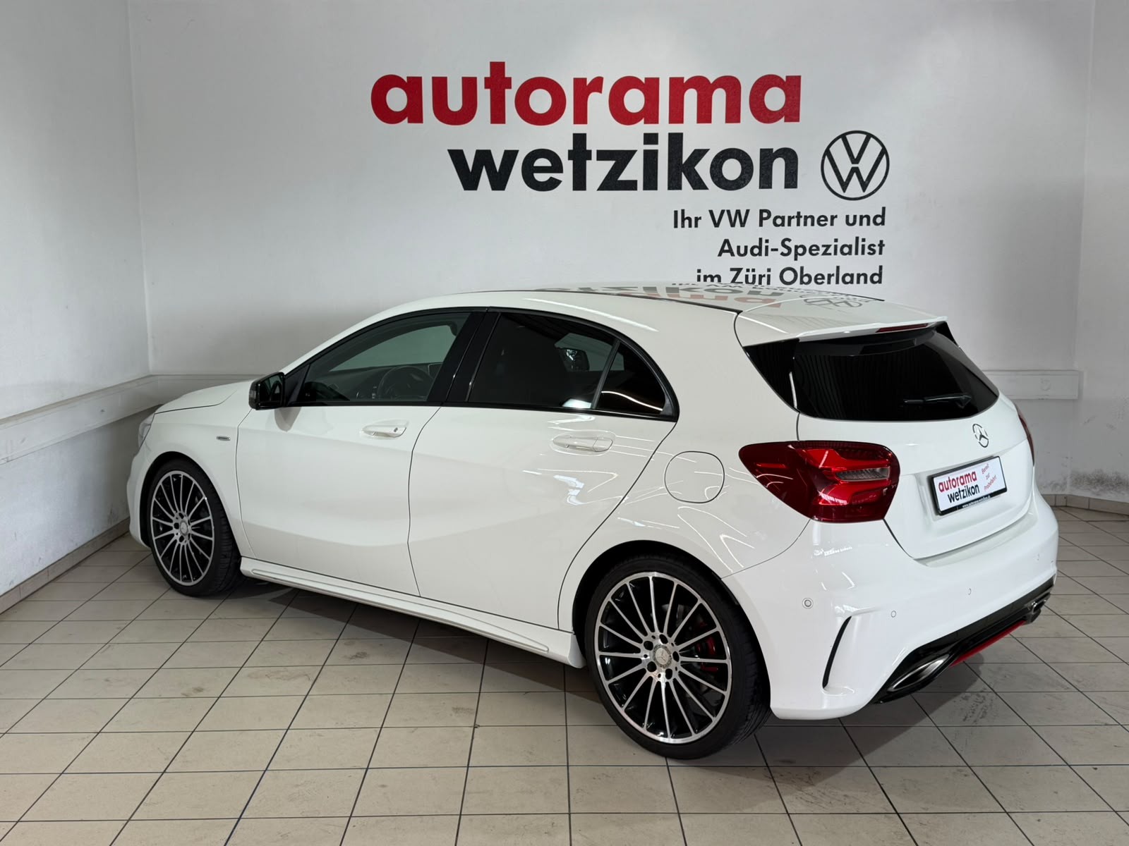 MERCEDES-BENZ A 250 Sport AMG-Line 7G-DCT-showroom-element-2