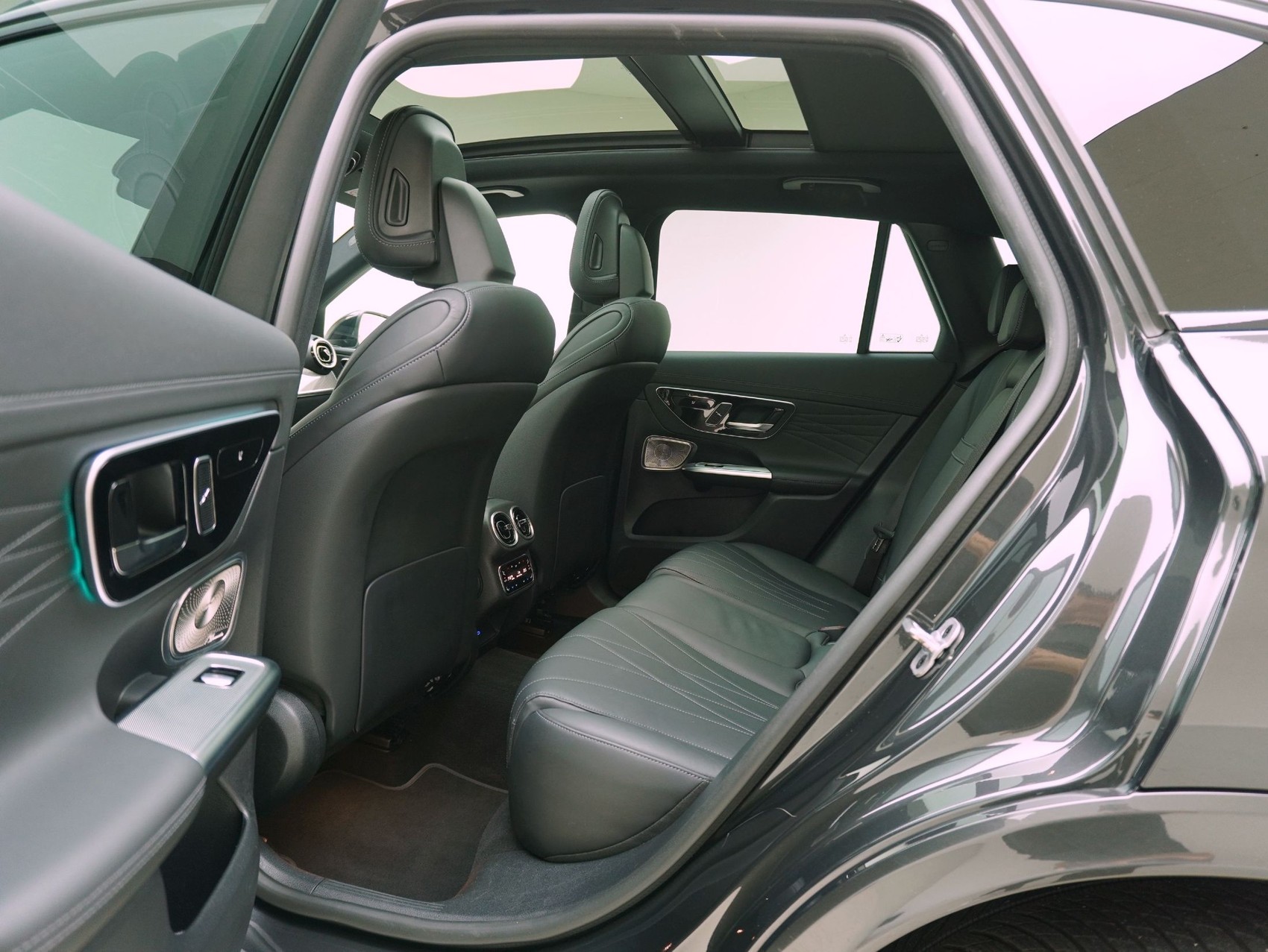 MERCEDES-BENZ GLC-Klasse GLC 400 e AMG Line 4matic-image-13