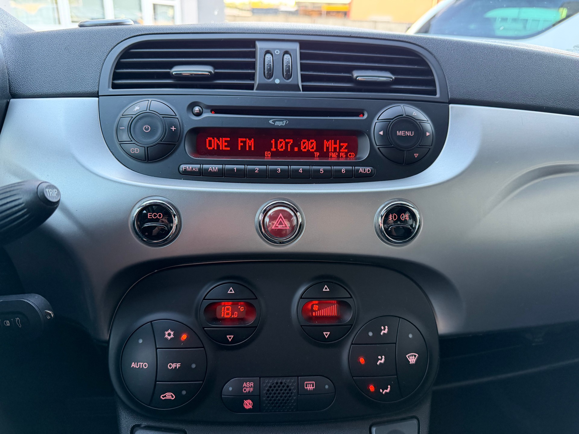 FIAT 500 0.9 Twinair Turbo Lounge automatique / Intérieur cuir / climatisation automatique / toit ouvrant / roues hiver / expertisée-image-16