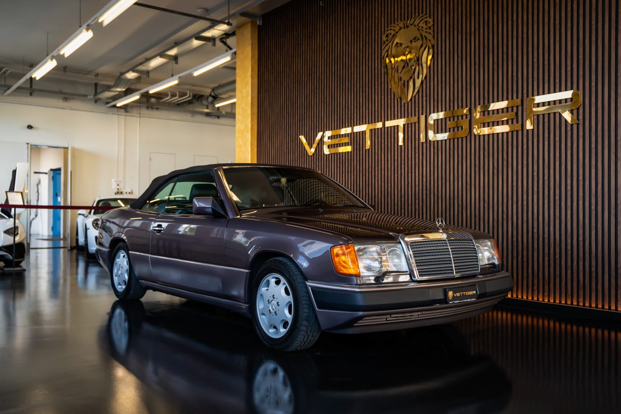 MERCEDES-BENZ 300 CE-24 Cabrio-showroom-element-1