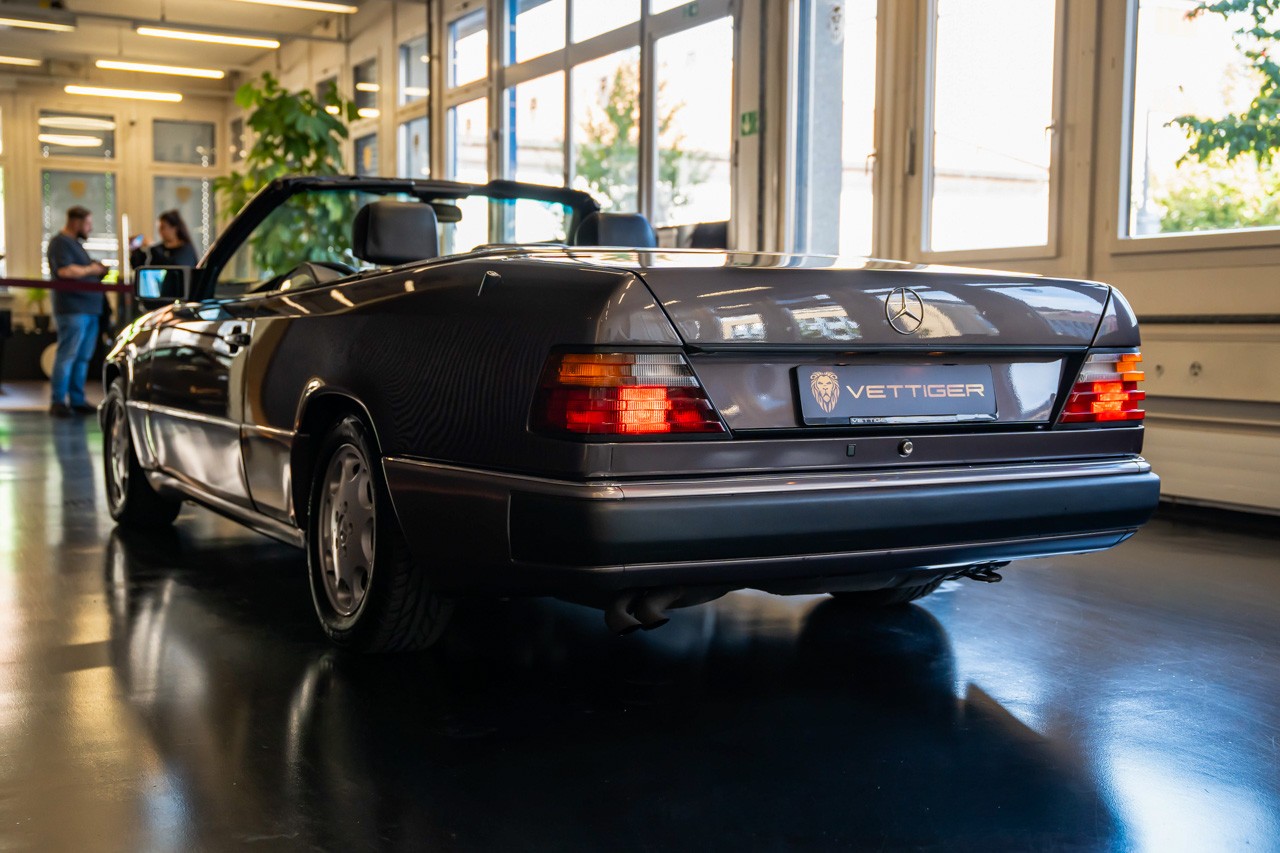 MERCEDES-BENZ 300 CE-24 Cabrio-image-4