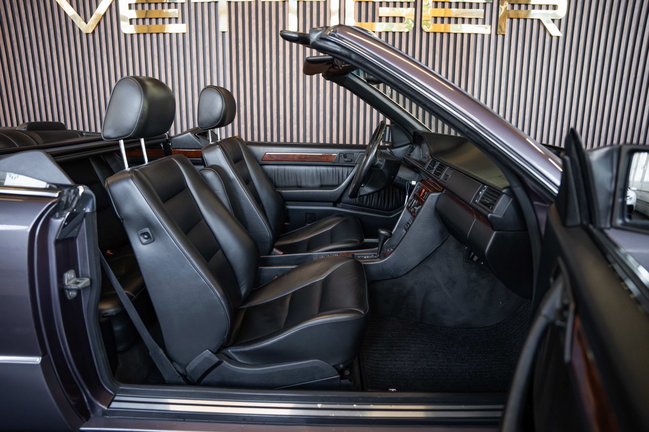 MERCEDES-BENZ 300 CE-24 Cabrio-image-16