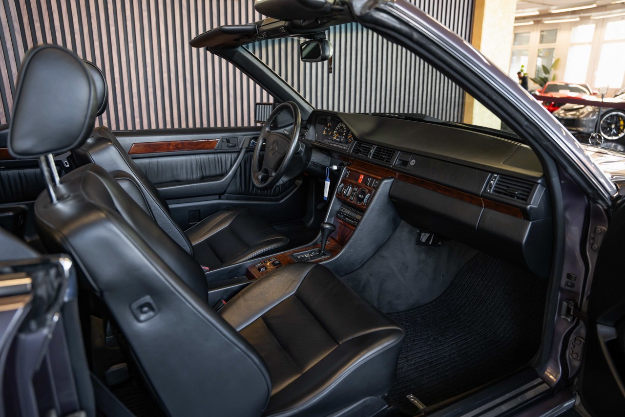 MERCEDES-BENZ 300 CE-24 Cabrio-image-15