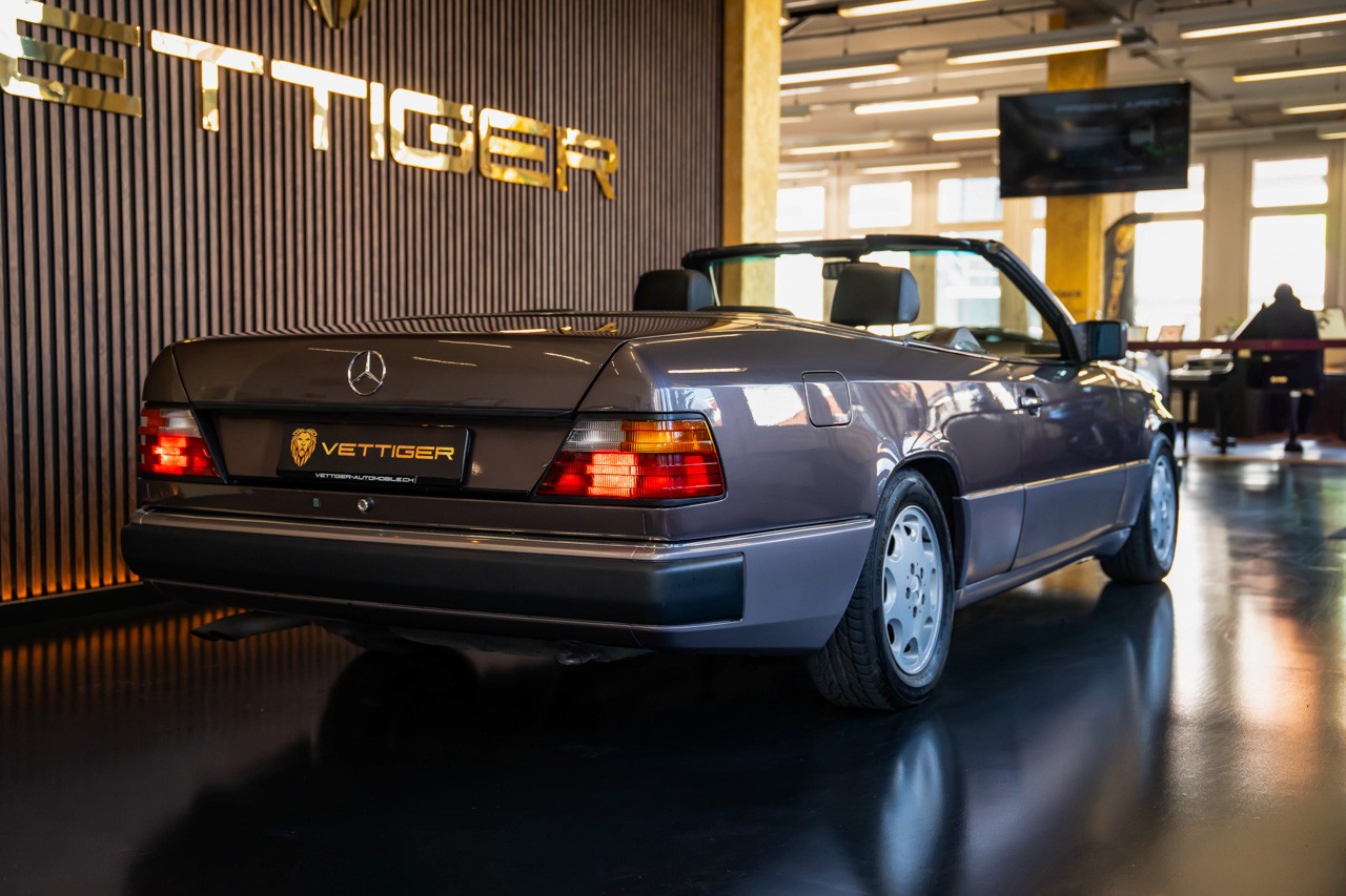MERCEDES-BENZ 300 CE-24 Cabrio-image-6