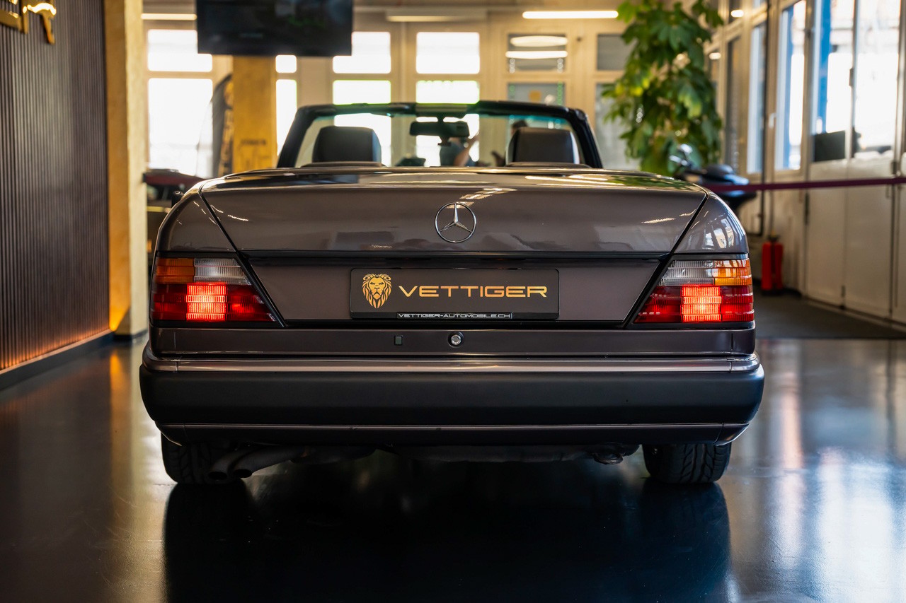 MERCEDES-BENZ 300 CE-24 Cabrio-image-5
