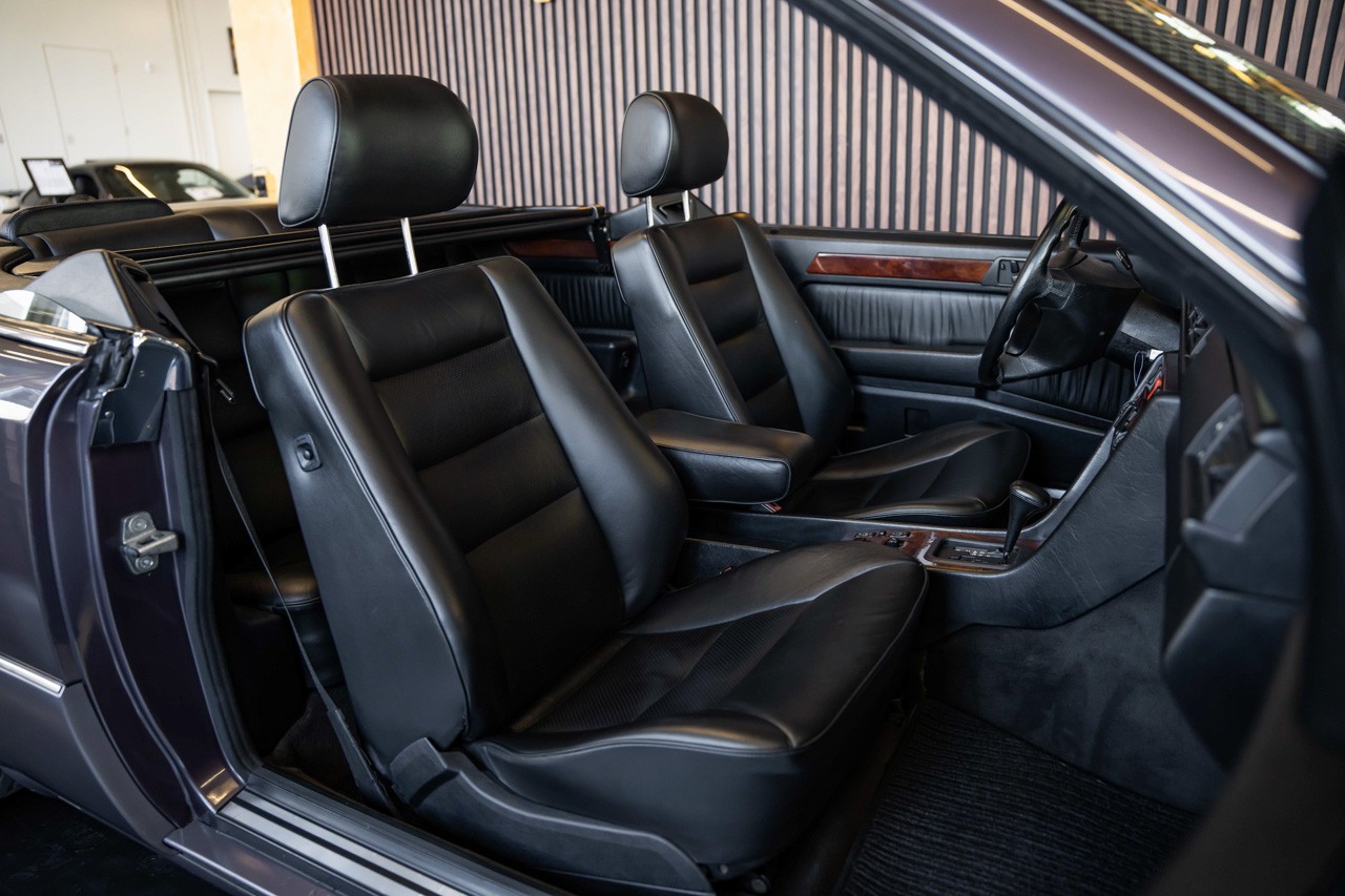 MERCEDES-BENZ 300 CE-24 Cabrio-image-17