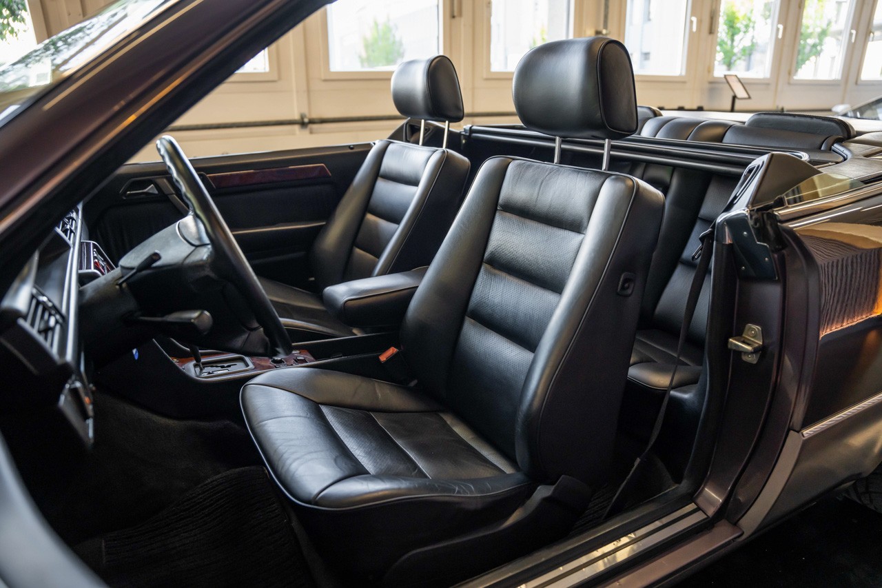 MERCEDES-BENZ 300 CE-24 Cabrio-image-14