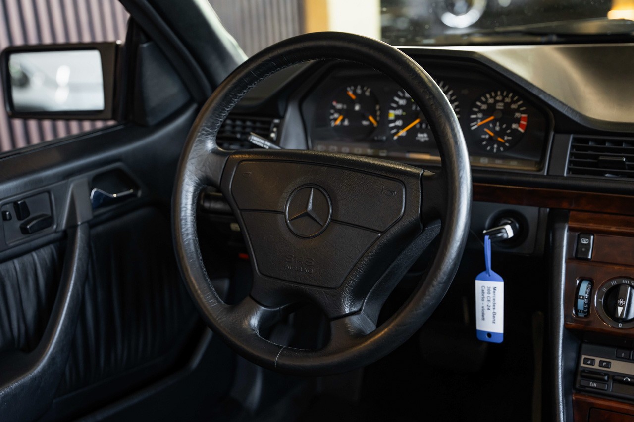 MERCEDES-BENZ 300 CE-24 Cabrio-image-23