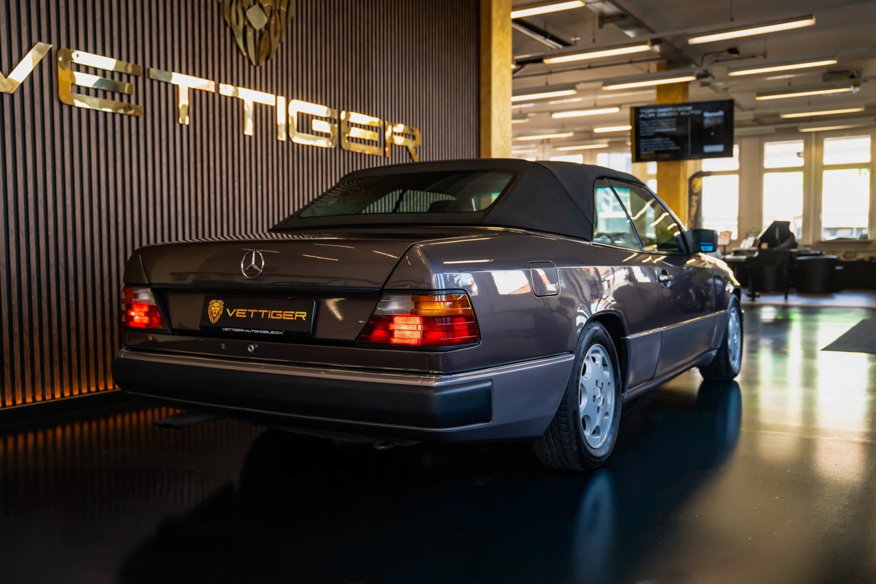 MERCEDES-BENZ 300 CE-24 Cabrio-image-7