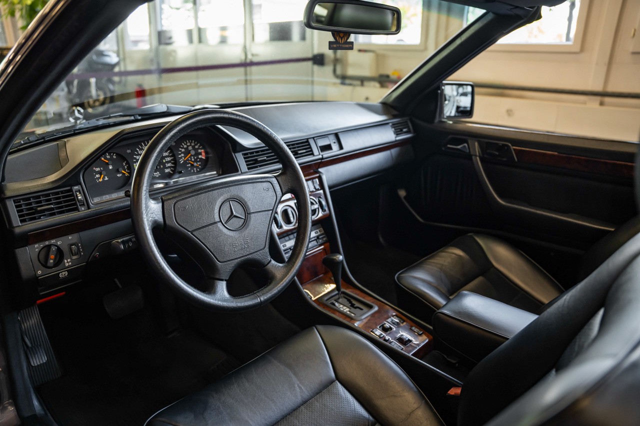 MERCEDES-BENZ 300 CE-24 Cabrio-image-13