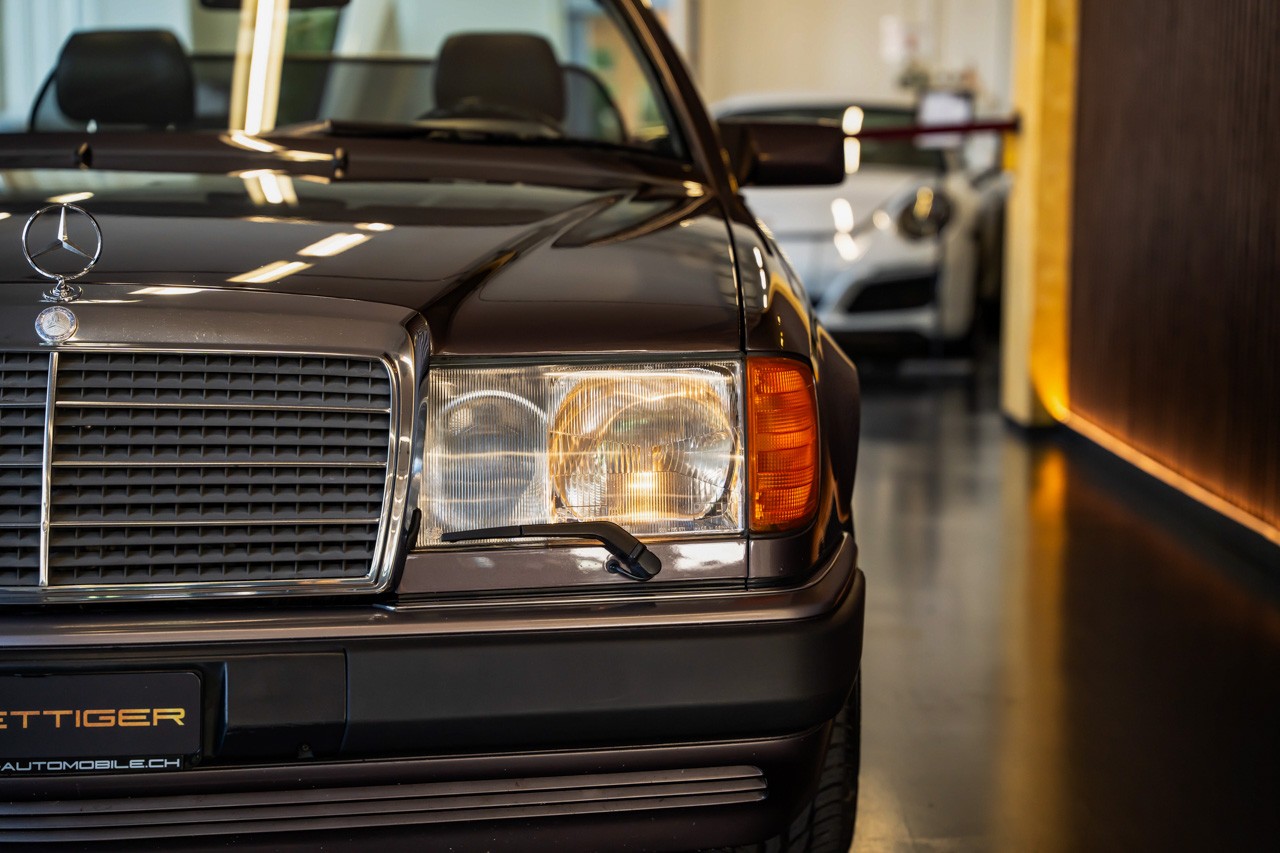 MERCEDES-BENZ 300 CE-24 Cabrio-image-10