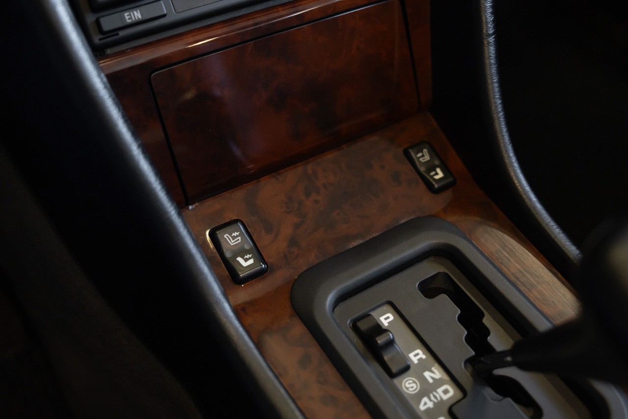 MERCEDES-BENZ 300 CE-24 Cabrio-image-27