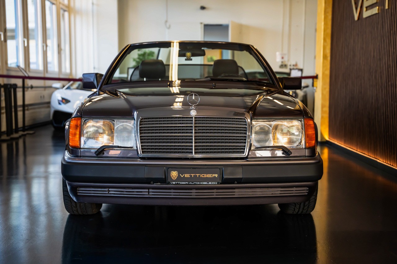 MERCEDES-BENZ 300 CE-24 Cabrio-showroom-element-2