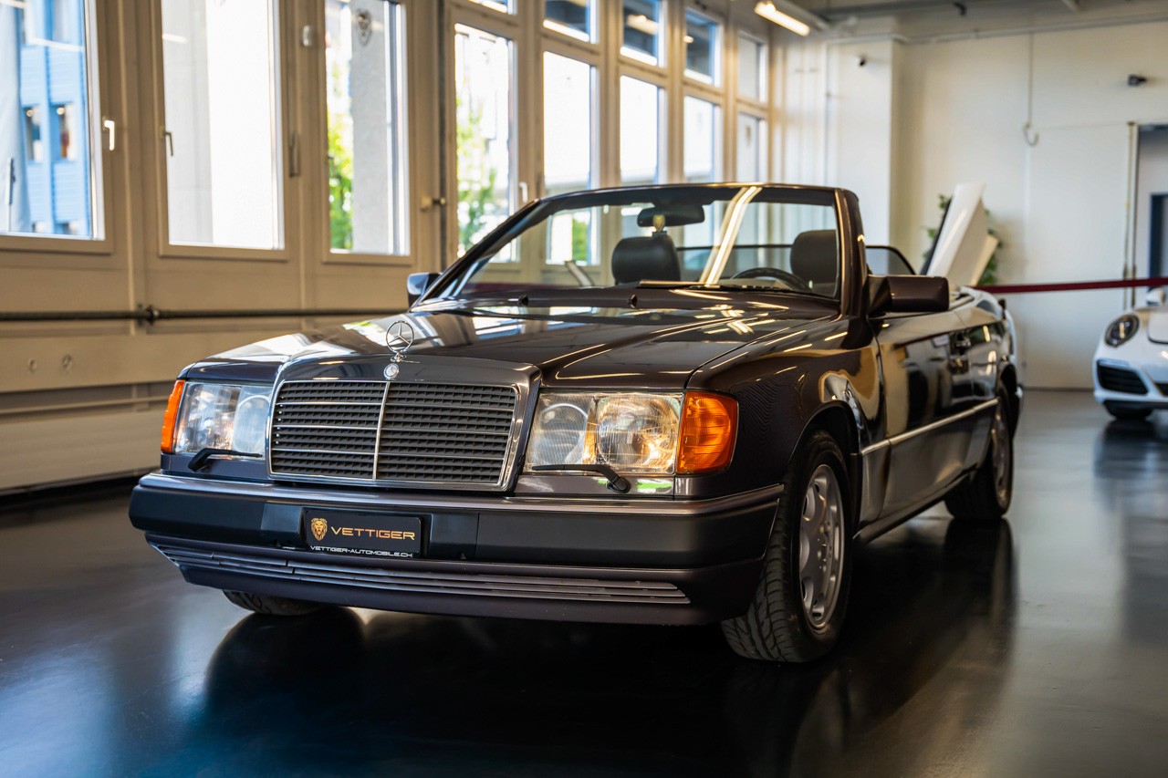 MERCEDES-BENZ 300 CE-24 Cabrio-showroom-element-3