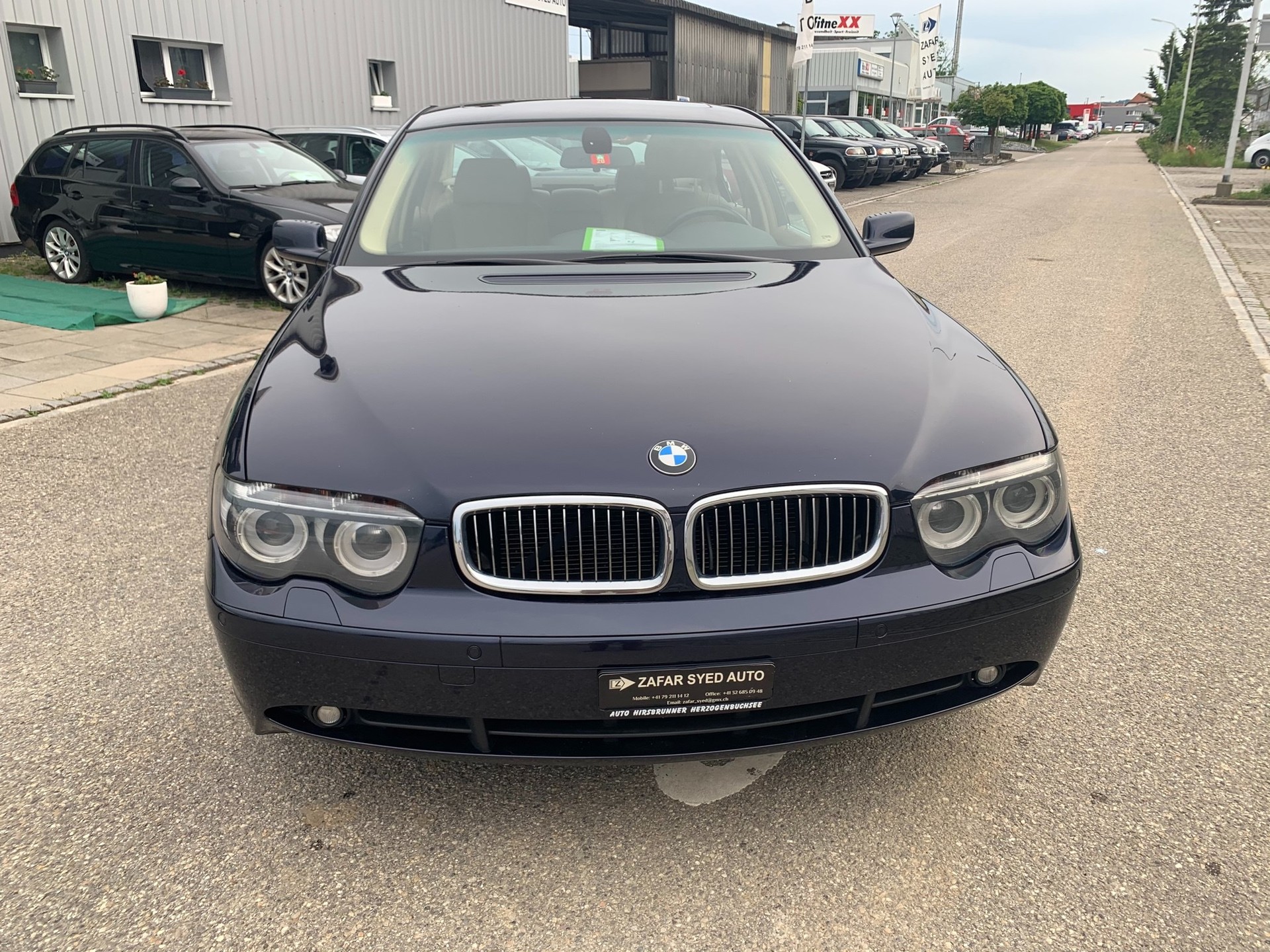 BMW 735i-image-2