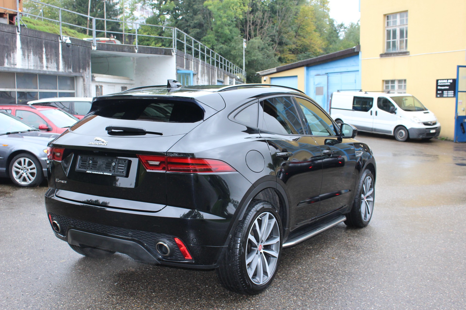 JAGUAR E-Pace 2.0 P300 R-Dynamic HSE AWD Automatik-image-9
