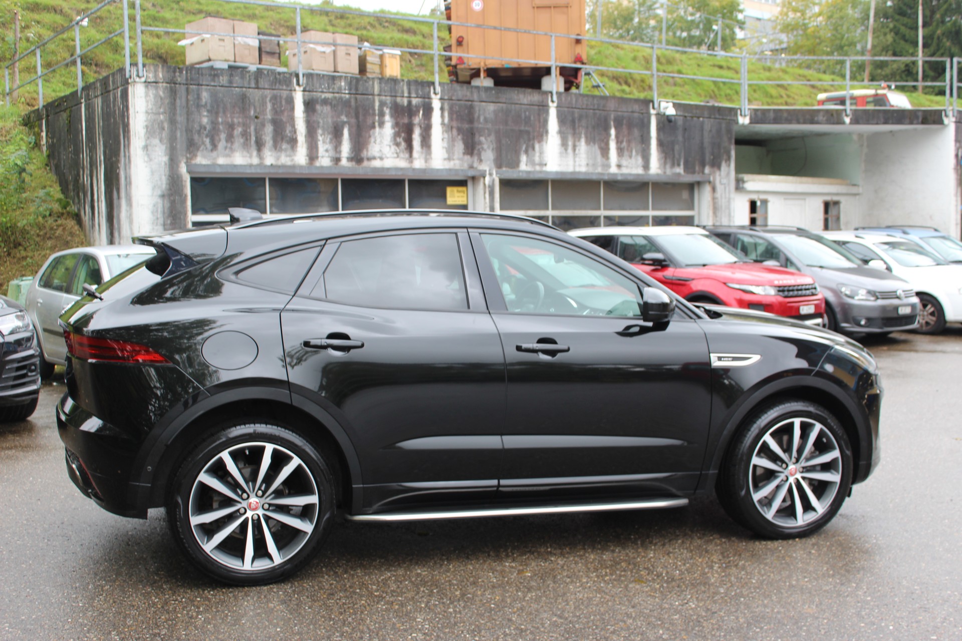 JAGUAR E-Pace 2.0 P300 R-Dynamic HSE AWD Automatik-image-5