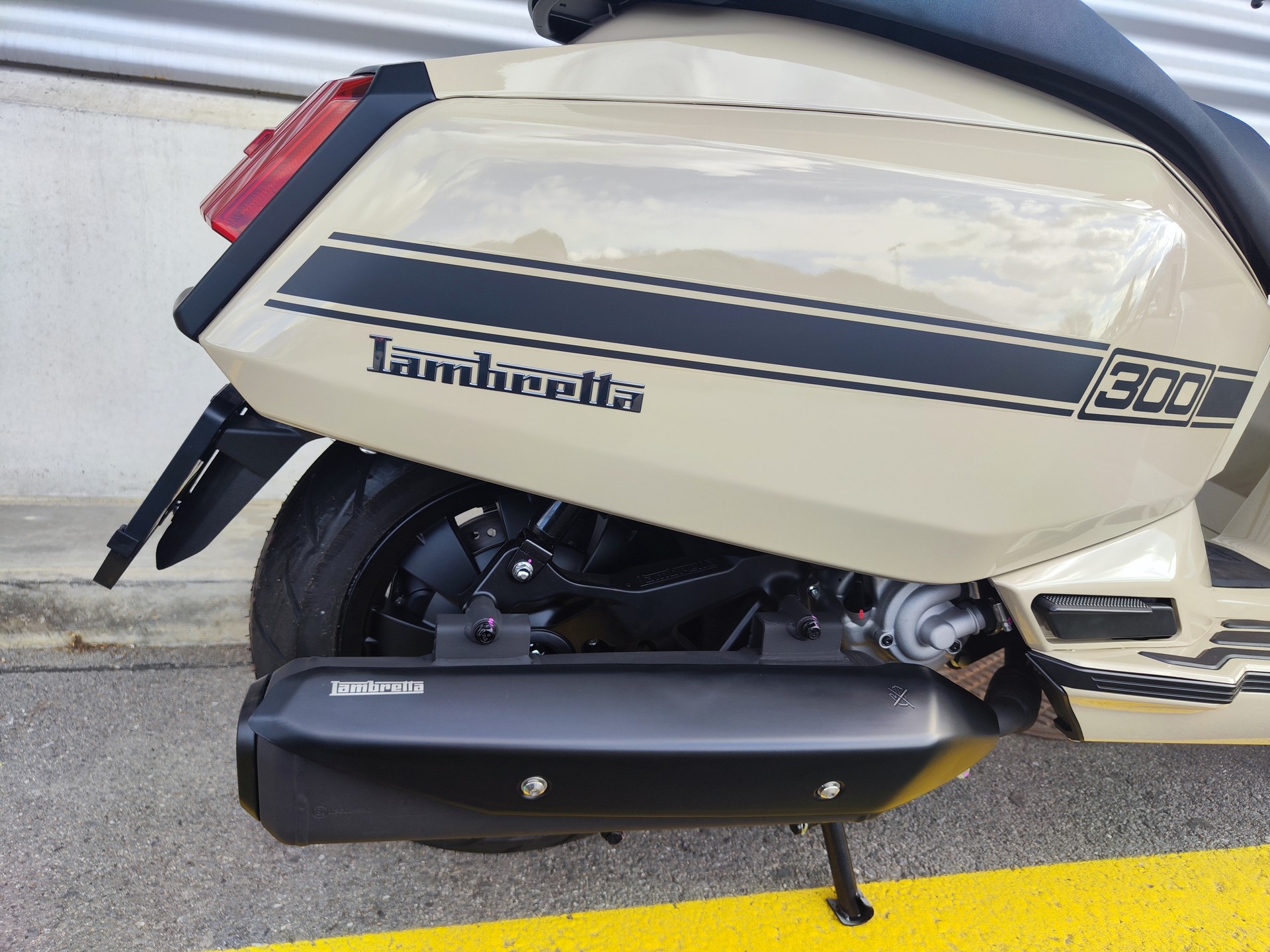 LAMBRETTA X 300-image-2