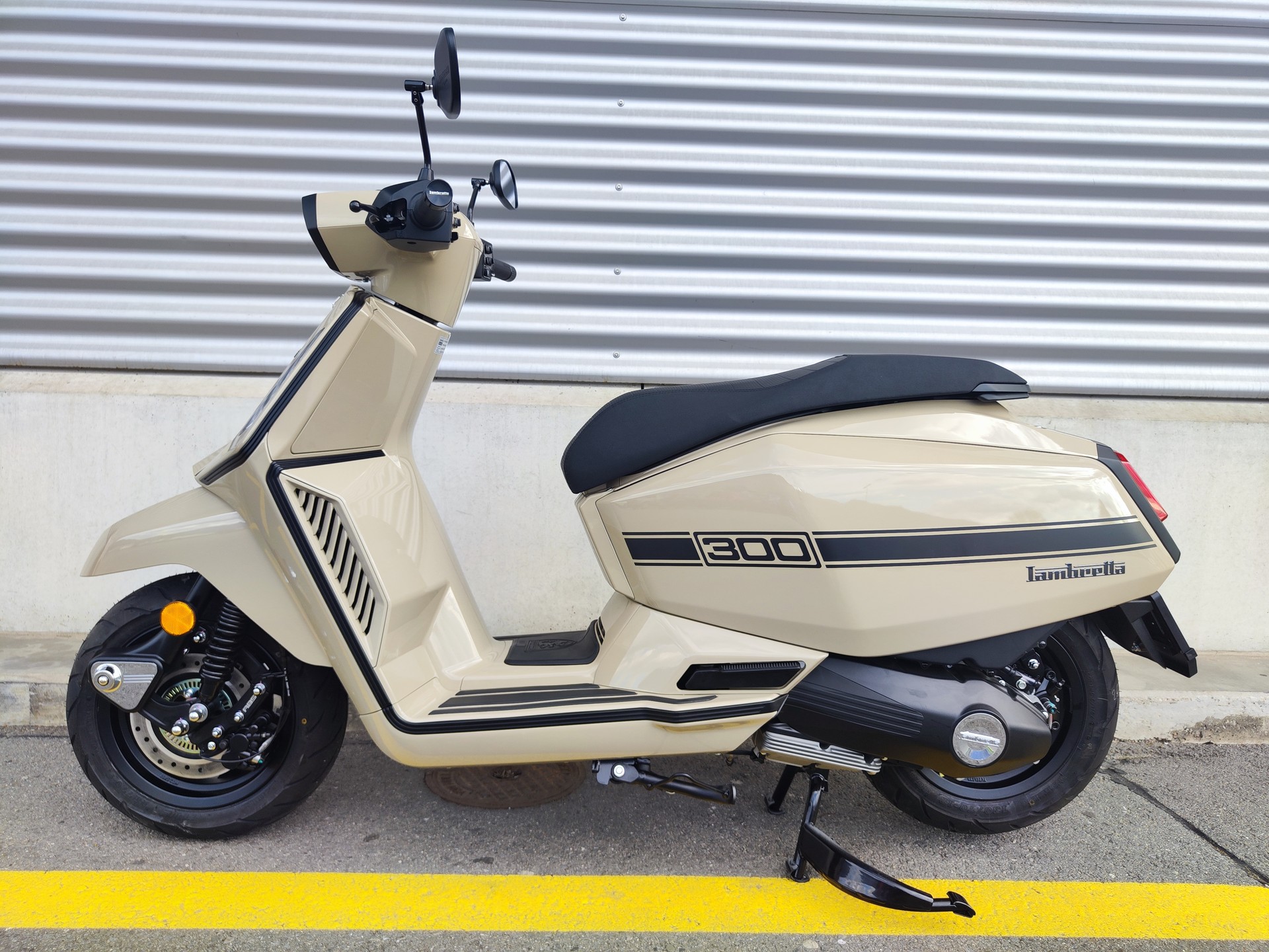 LAMBRETTA X 300-image-1