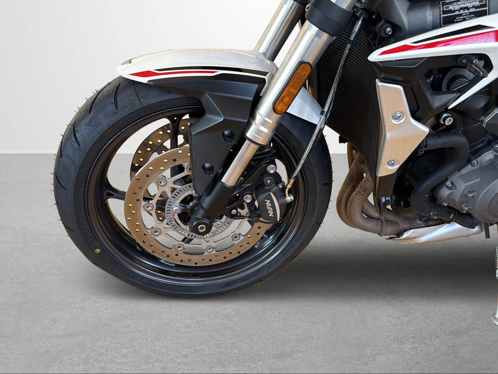 TRIUMPH Street Triple S 660-showroom-element-1