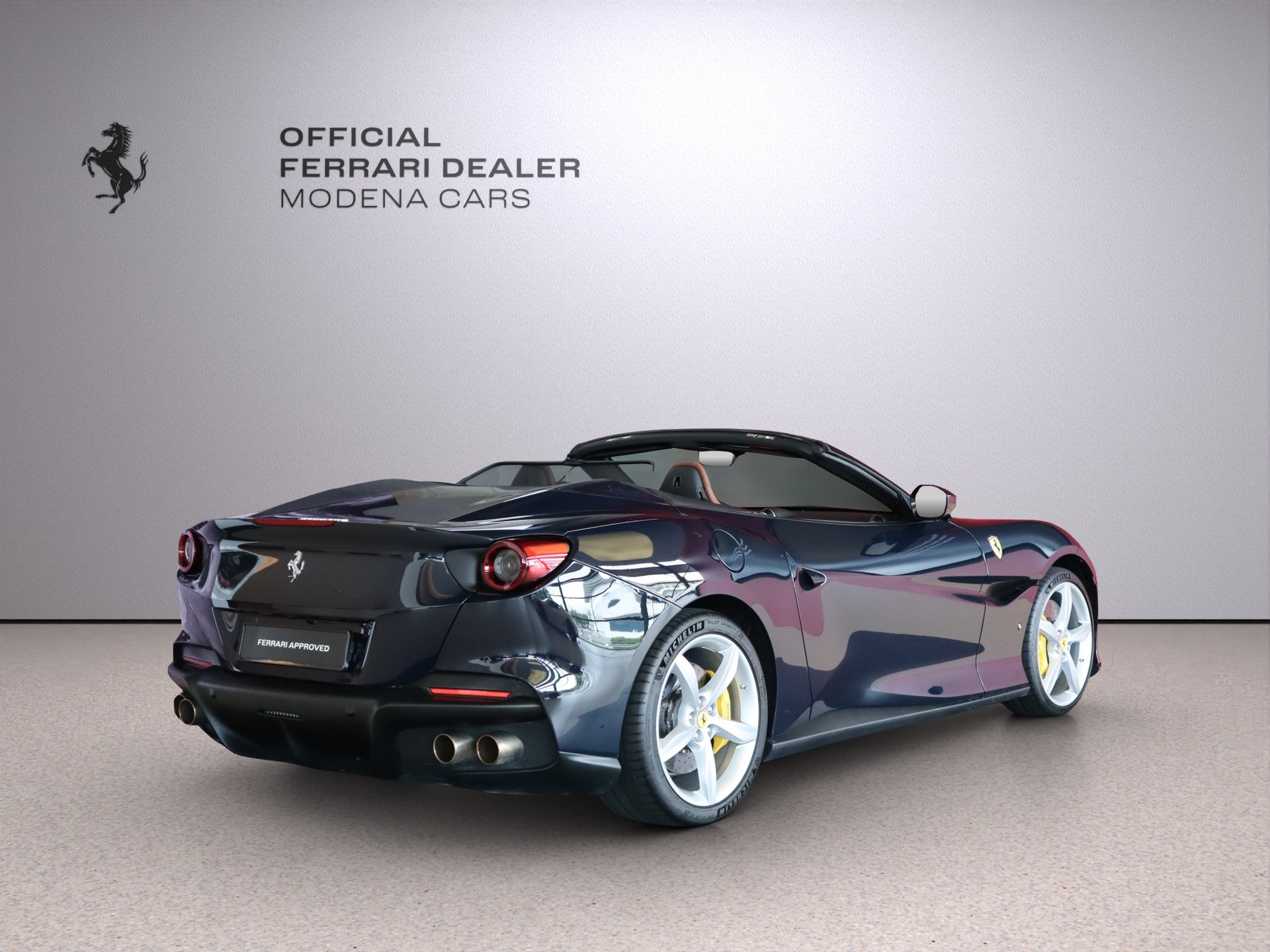 FERRARI Portofino M-showroom-element-1