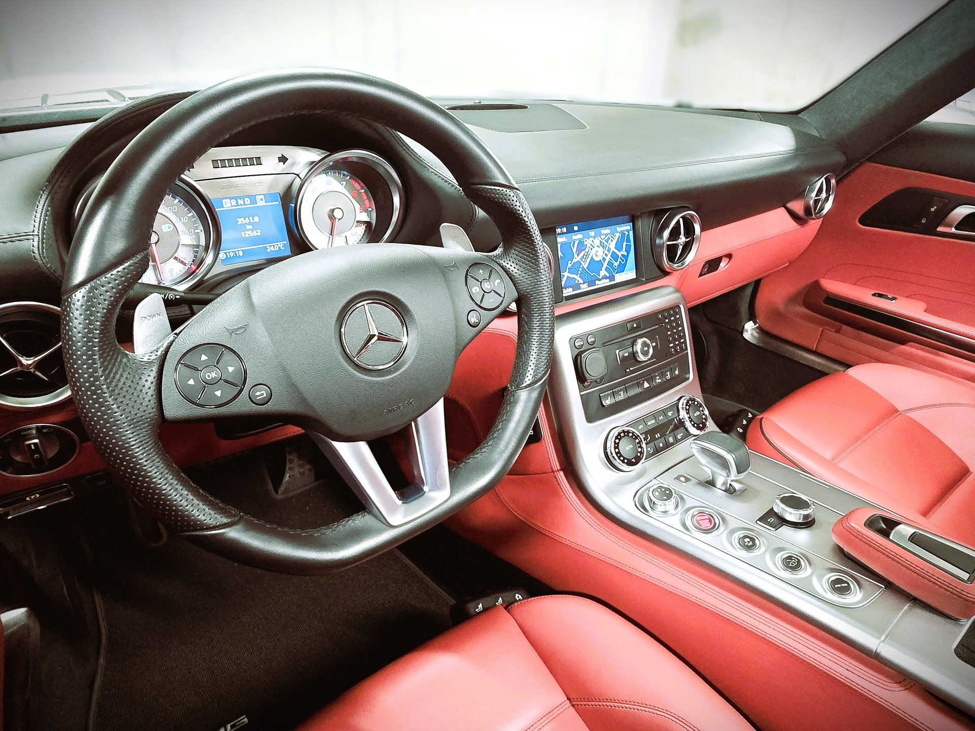 MERCEDES-BENZ SLS 63 AMG Speedshift-image-13