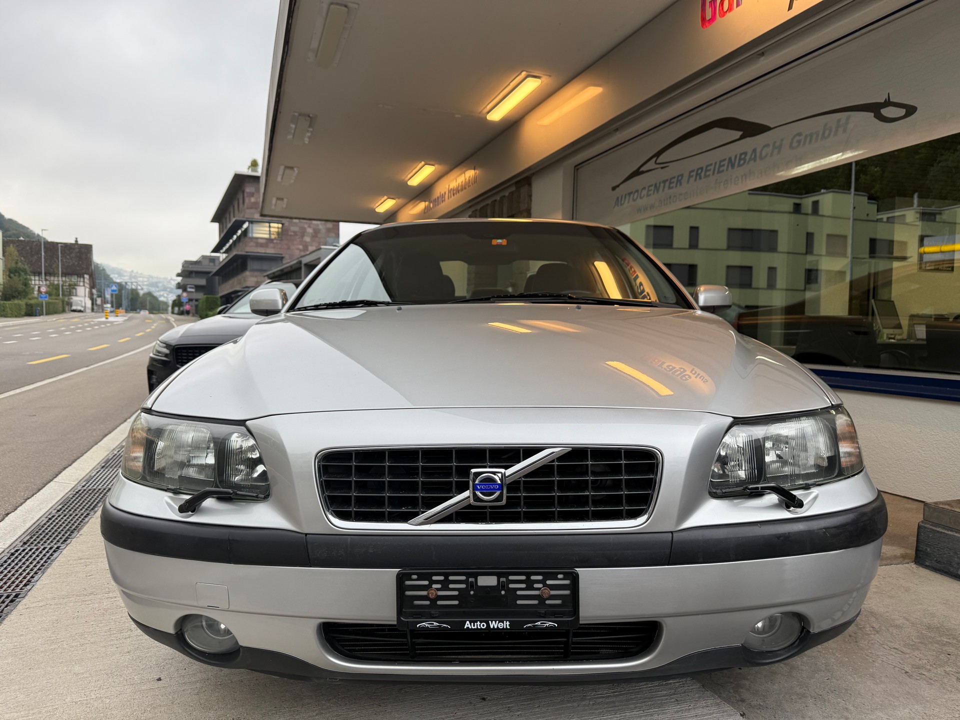 VOLVO S60 2.0T-showroom-element-1