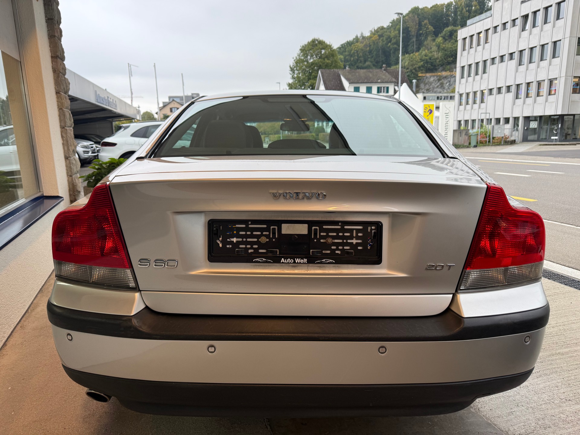 VOLVO S60 2.0T-image-5