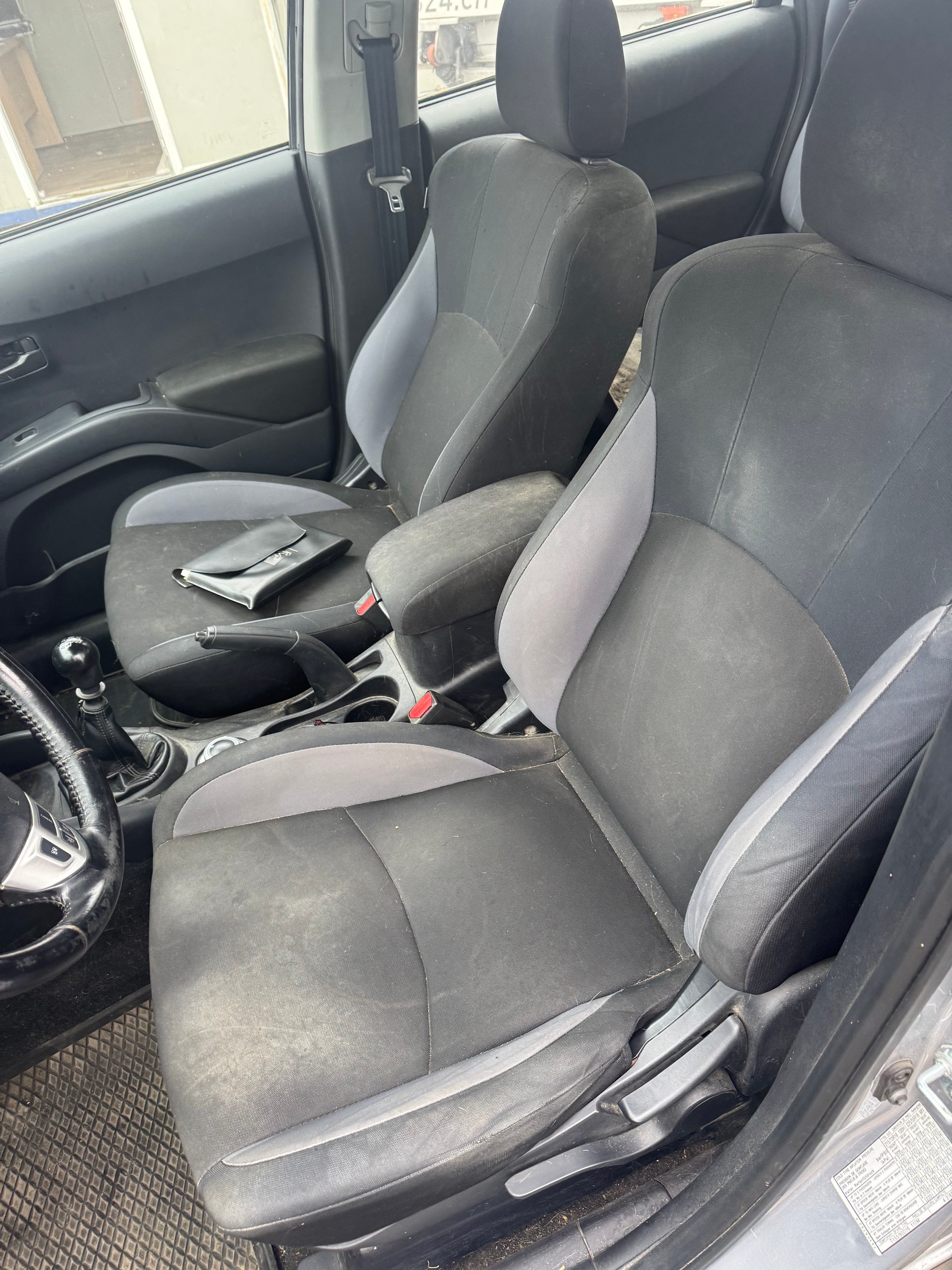 CITROEN C-Crosser 2.2 HDi Essentiel (X)-image-6